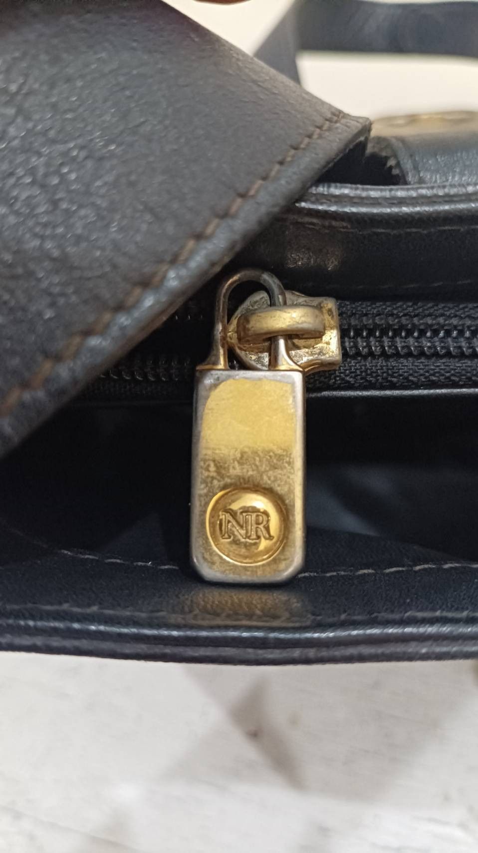 Nina Ricci × Vintage 80's Nina Ricci Leather Purse/Shoulder Strap/Signature Print Size ONE SIZE - 9 Thumbnail
