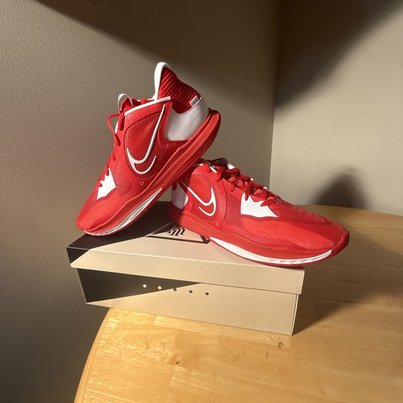 Nike Nike Kyrie 5 Low TB University Red Size 14 Men's Basketball Size US 14 / EU 47 - 8 Thumbnail