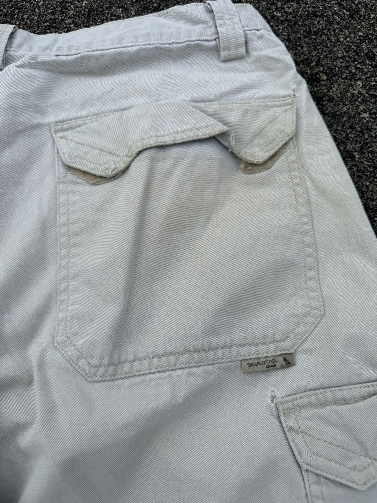 Levi's × Levi's Vintage Clothing Vintage Levi’s SilverTabs Khaki Cargo Shorts Baggy Y2K Size US 36 / EU 52 - 6 Thumbnail