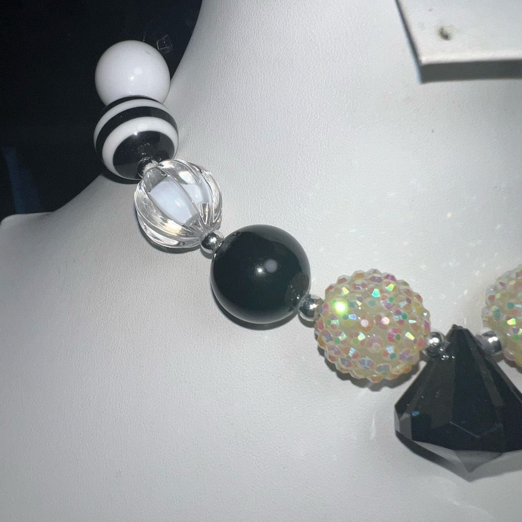 Vintage Vintage Chunky Black and White with Iridescent Acrylic Bead Size ONE SIZE - 3 Thumbnail