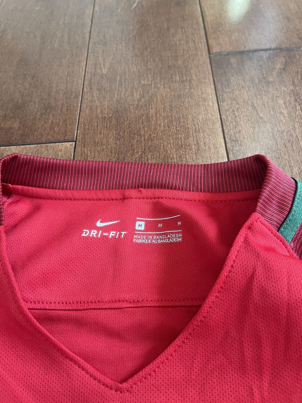 Nike 2016-2017 Nike Portugal Home Soccer Jersey Size US M / EU 48-50 / 2 - 4 Thumbnail