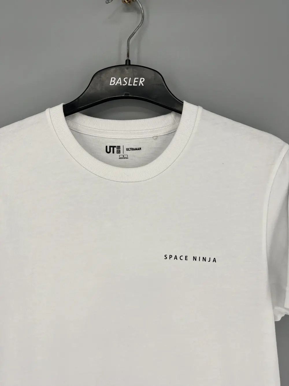 Japanese Brand Uniqlo X Ultraman Alien Baltan Kaiju Japanese T-Shirt Size US S / EU 44-46 / 1 - 6 Thumbnail