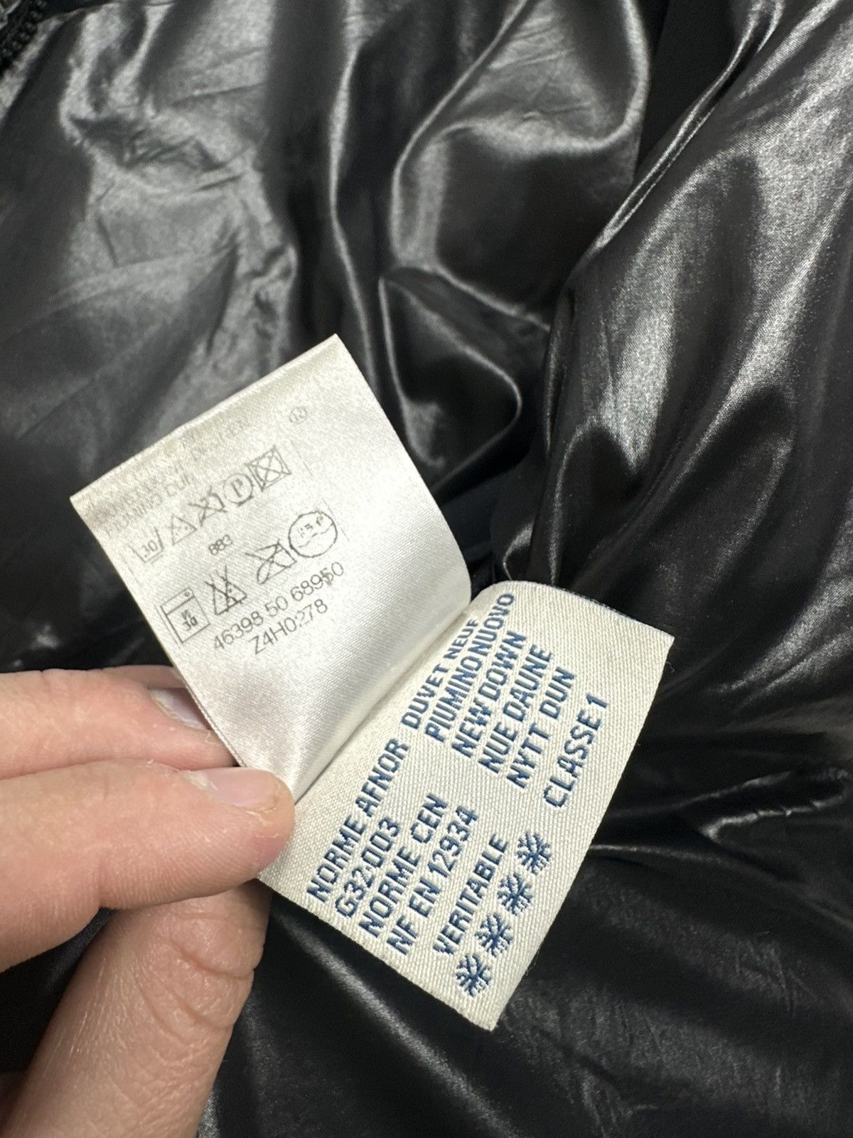 Moncler Vintage Moncler Puffer Jacket down big logo patch luxury Size L / US 10 / IT 46 - 11 Thumbnail