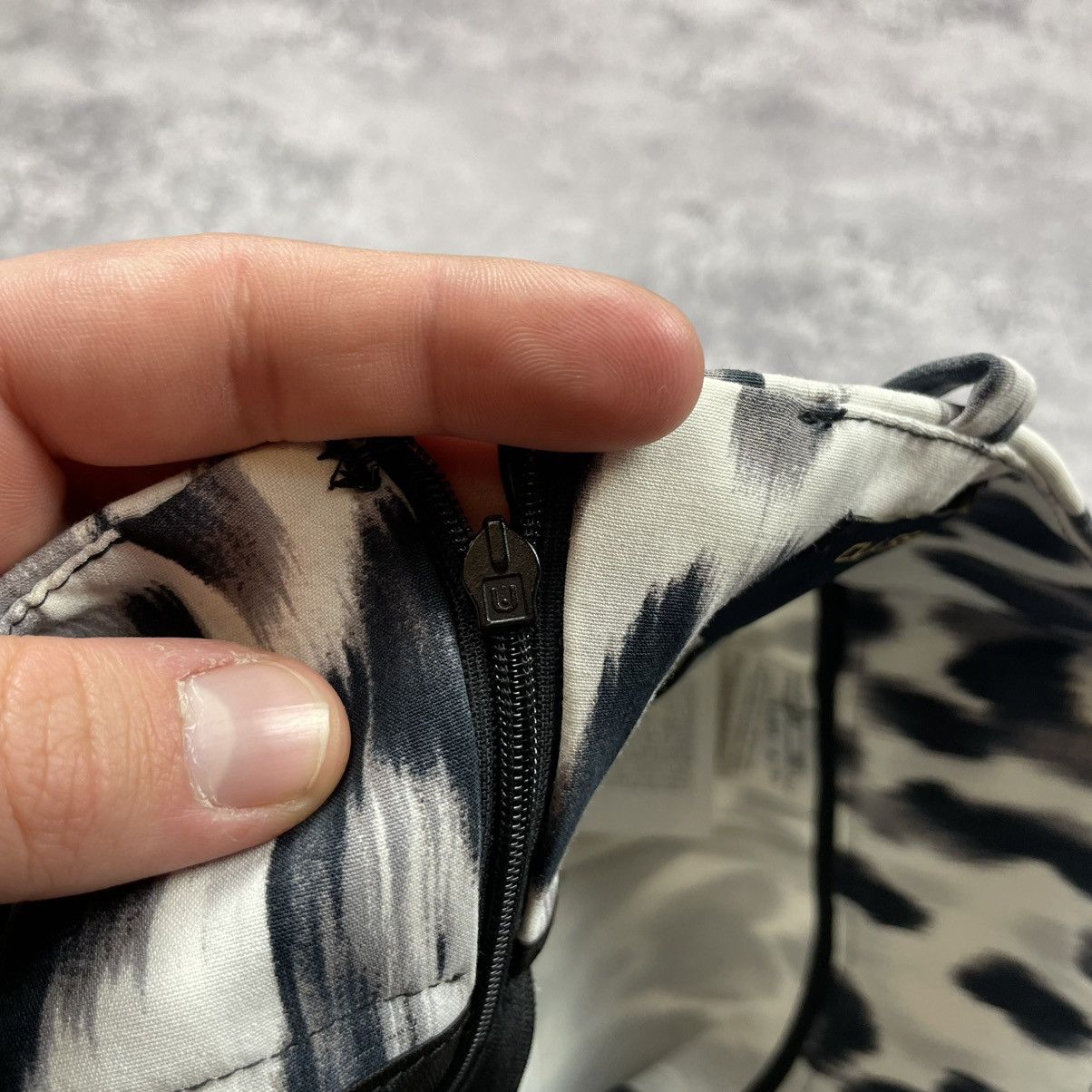 Roberto Cavalli Class Roberto Cavalli Skirt White Leopard Print Luxury Size 26" / US 2 / IT 38 - 4 Thumbnail
