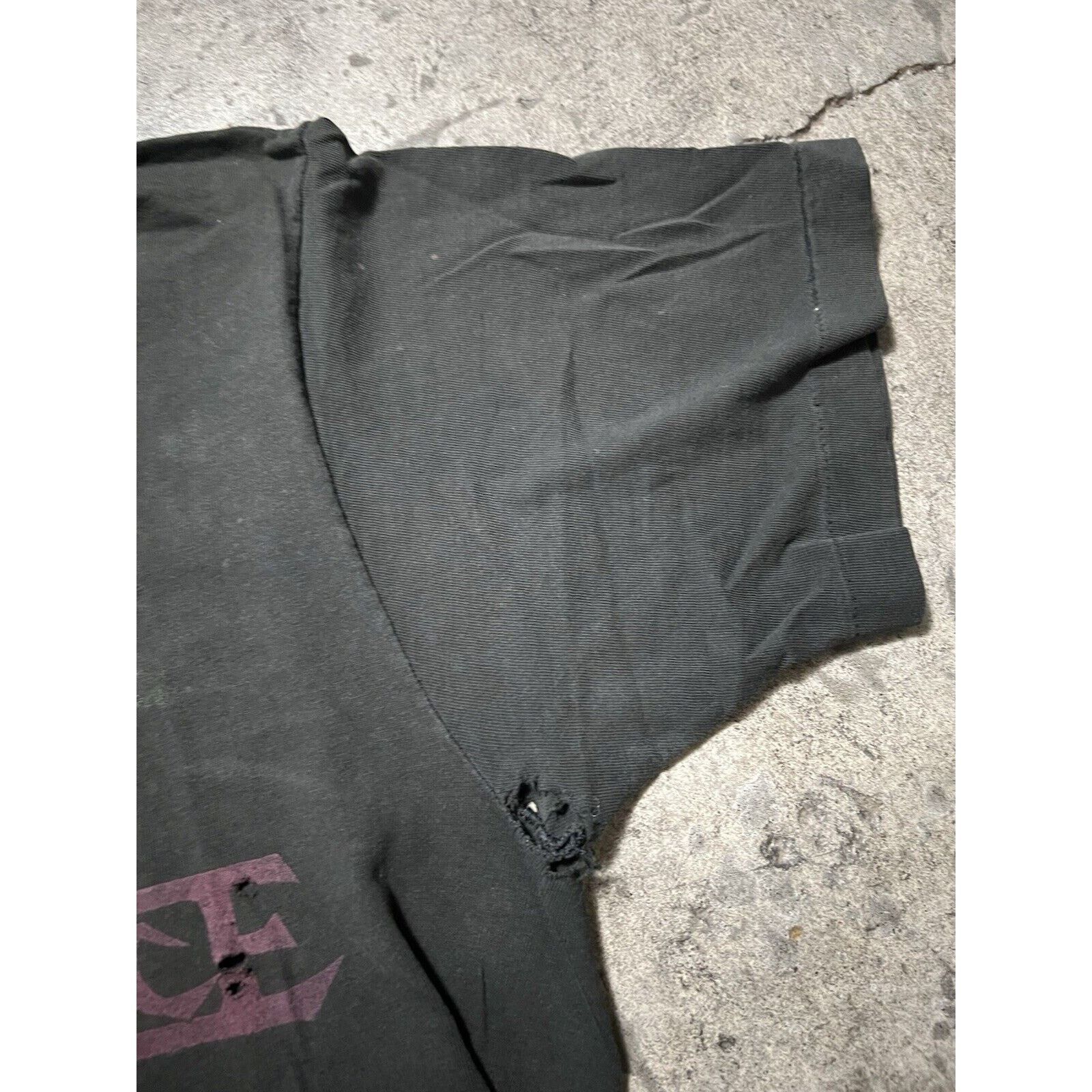 Fruit Of The Loom Vintage accomplice handcuff not telling T-Shirt Distressed Size US L / EU 52-54 / 3 - 5 Thumbnail
