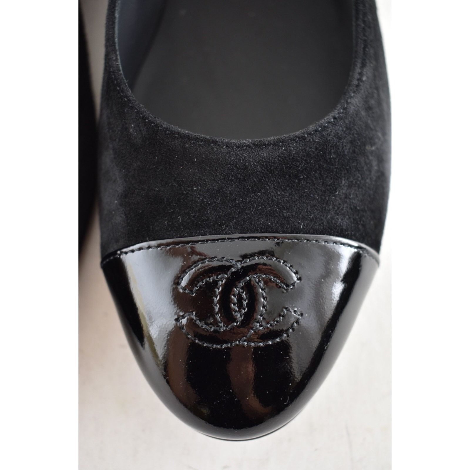 Chanel Chanel Black Suede Patent CC Mary Jane Flat 40 Size US 9 / IT 39 - 12 Thumbnail