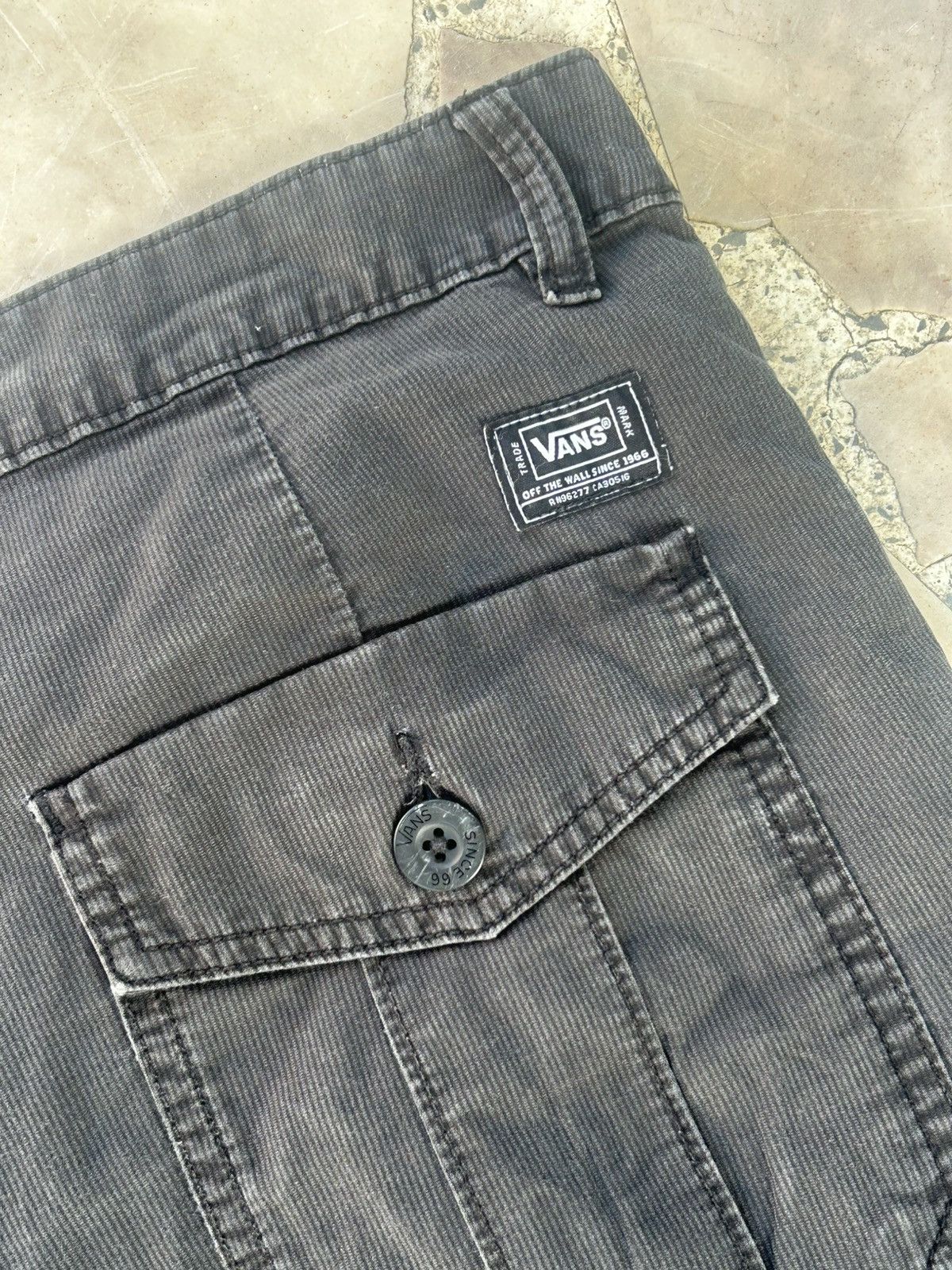 Vans Vans Black Shorts Size US 36 / EU 52 - 9 Thumbnail