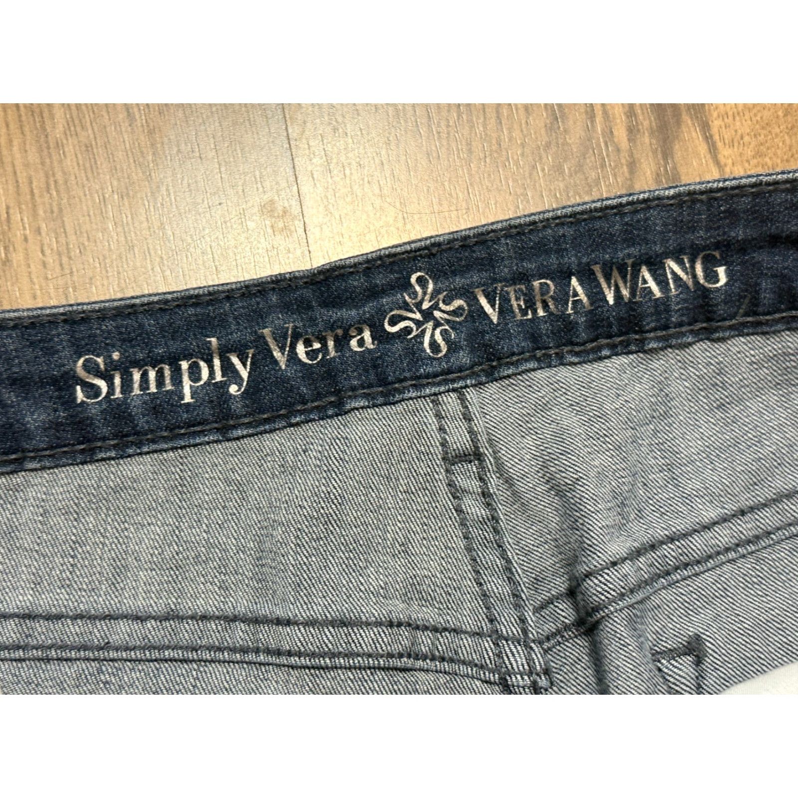 Vintage Simply Vera Vera Wang Jeans Women Size 8 Blue Denim Straight Leg Mid Rise 5-Pocket Design Stretch Size 30" / US 8 / IT 44 - 4 Thumbnail