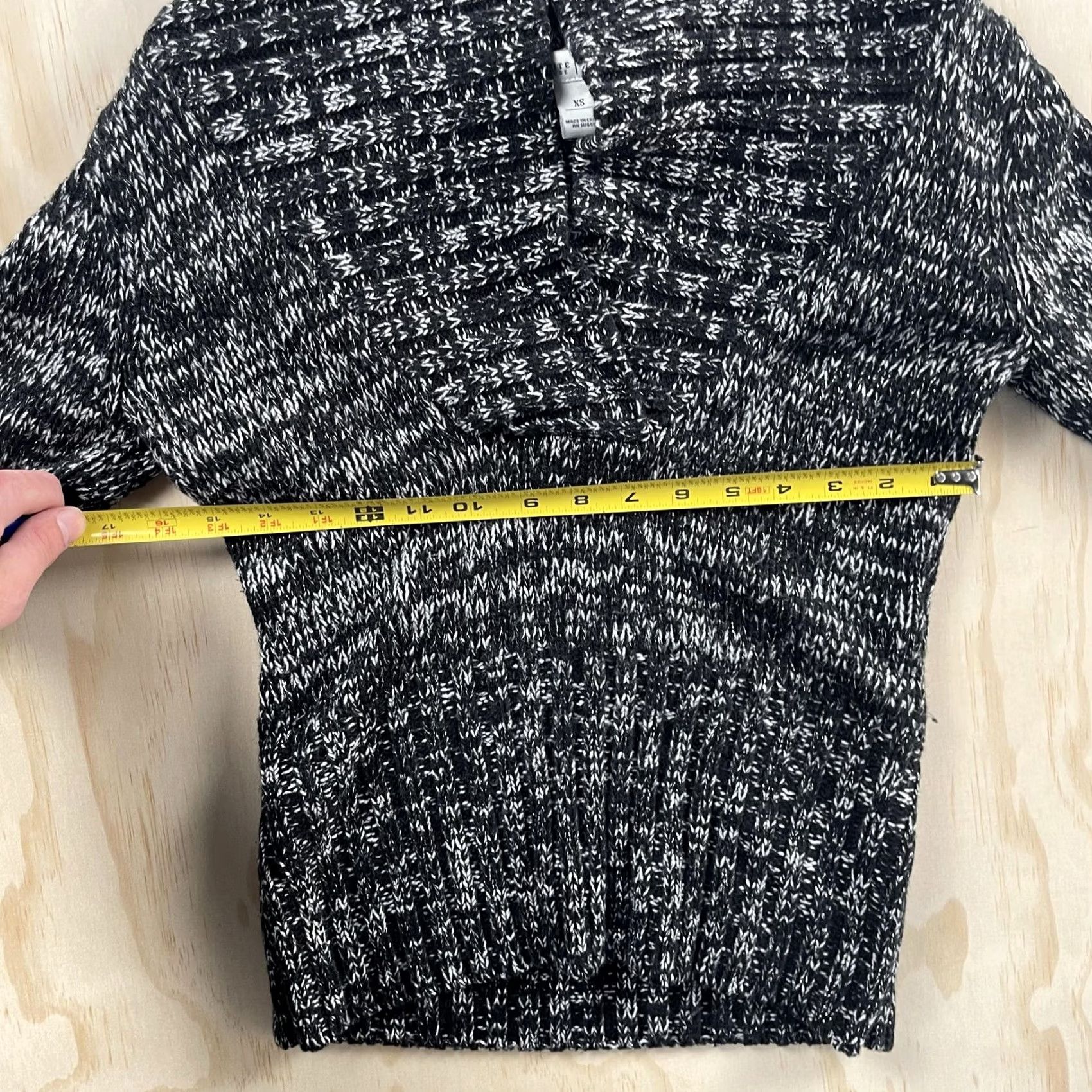 White House Black Market White House Black Market Sweater Womens XS Black V-Neck Chunky Knit Pullover Size XS / US 0-2 / IT 36-38 - 4 Thumbnail