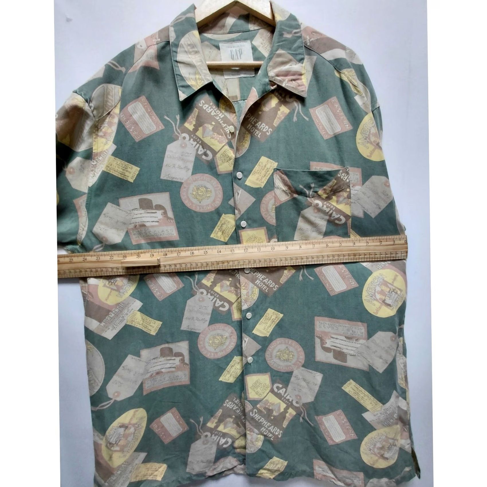 Gap VINTAGE GAP Linen Rayon Short Sleeve Button-Down Shirt Abstract Print Size L Green Mens Casual 1990s Travel Front Chest Pocket Button Front Size US L / EU 52-54 / 3 - 6 Thumbnail