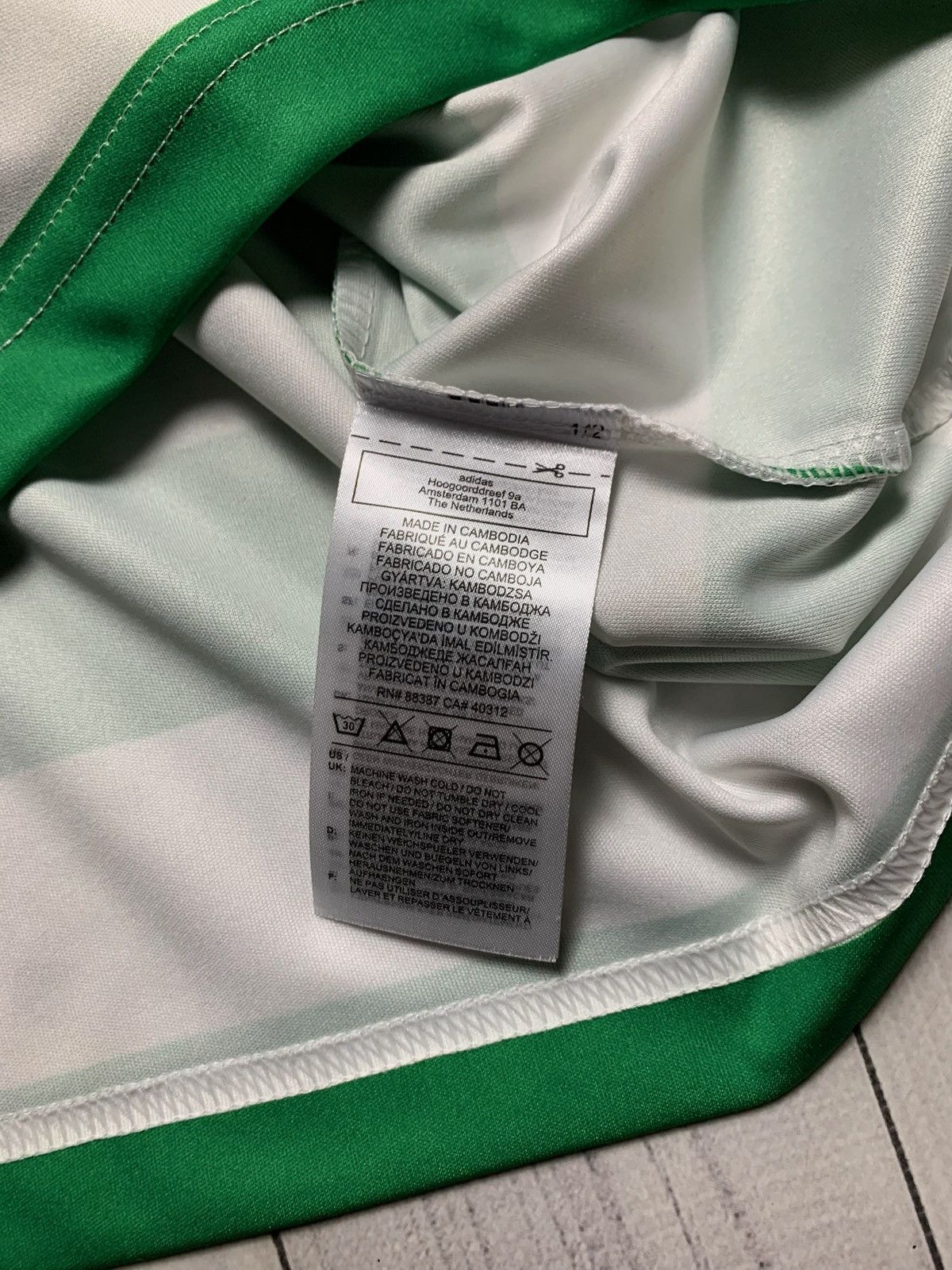 Adidas × Vintage Vintage adidas Celtic soccer jersey size S Size US S / EU 44-46 / 1 - 5 Thumbnail