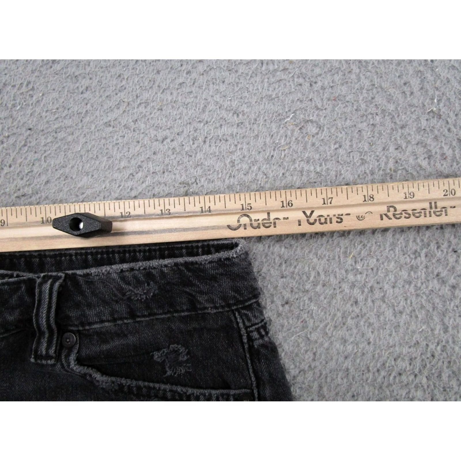 American Eagle Outfitters American Eagle Outfitters Black Distressed Denim High Rise Cut Off Mom Short Size 8 Womens Stretch 5-Pocket Retro 90s Vintage? Size 30" / US 8 / IT 44 - 5 Thumbnail