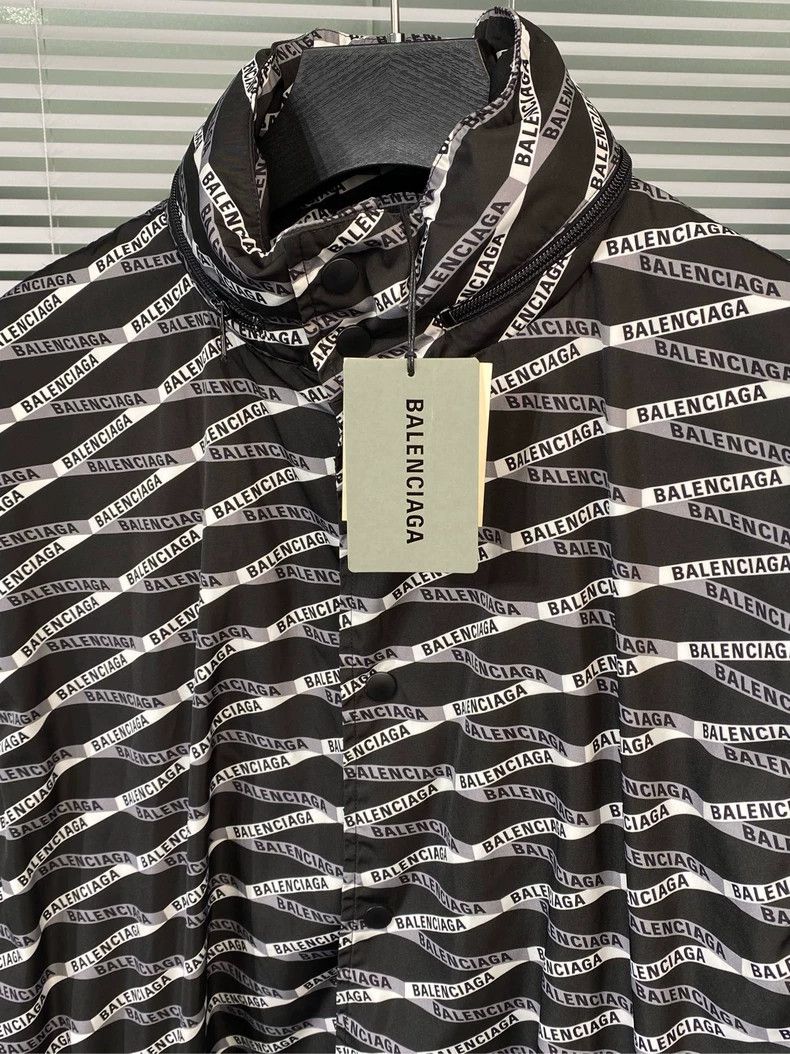 Balenciaga Balenciaga Bullet screen full of logo hidden hat jacket 250 Size US L / EU 52-54 / 3 - 5 Thumbnail