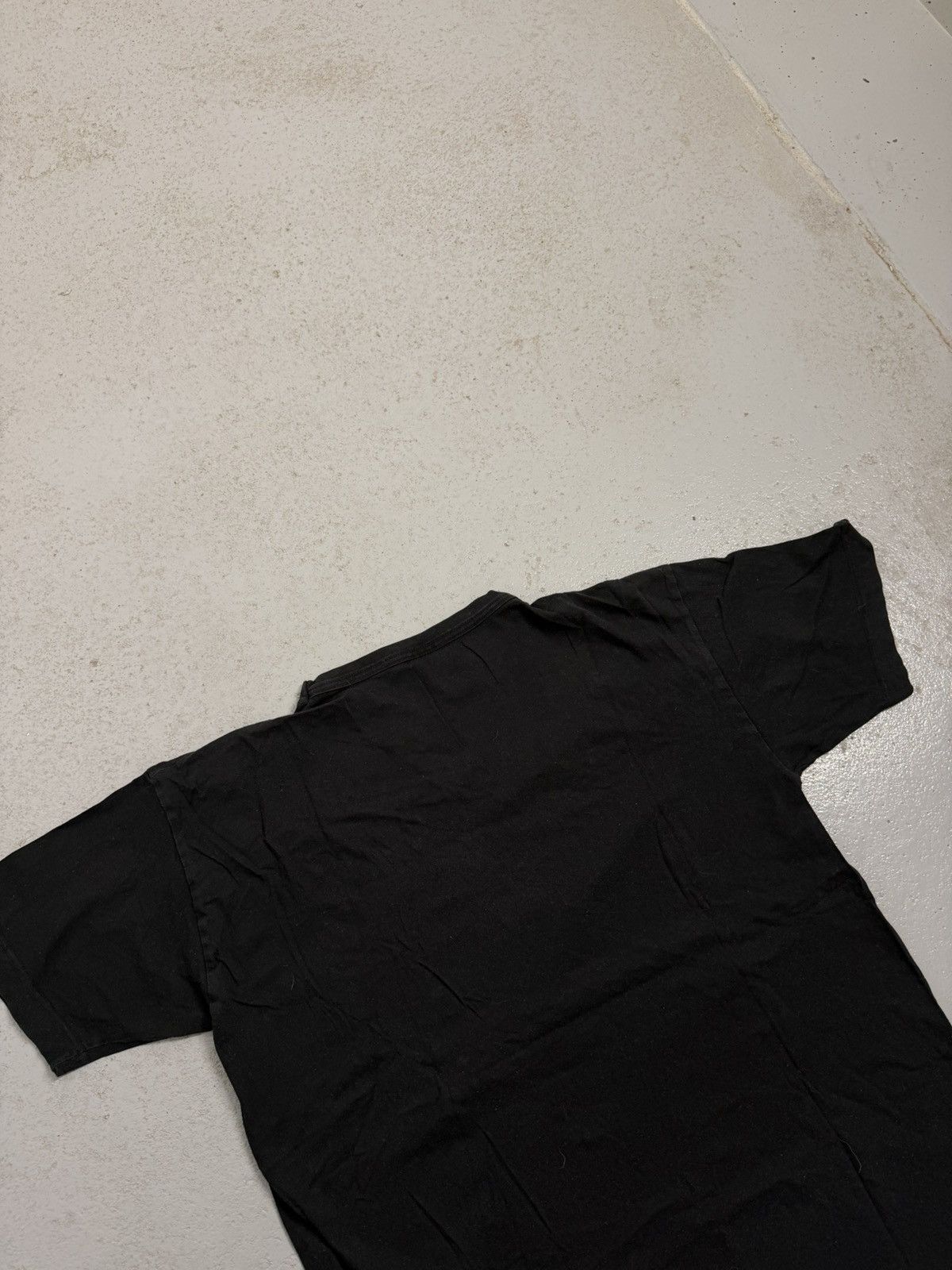 Vintage Vintage Resident Evil 2002 Spain Promo T-Shirt Size US XL / EU 56 / 4 - 10 Thumbnail
