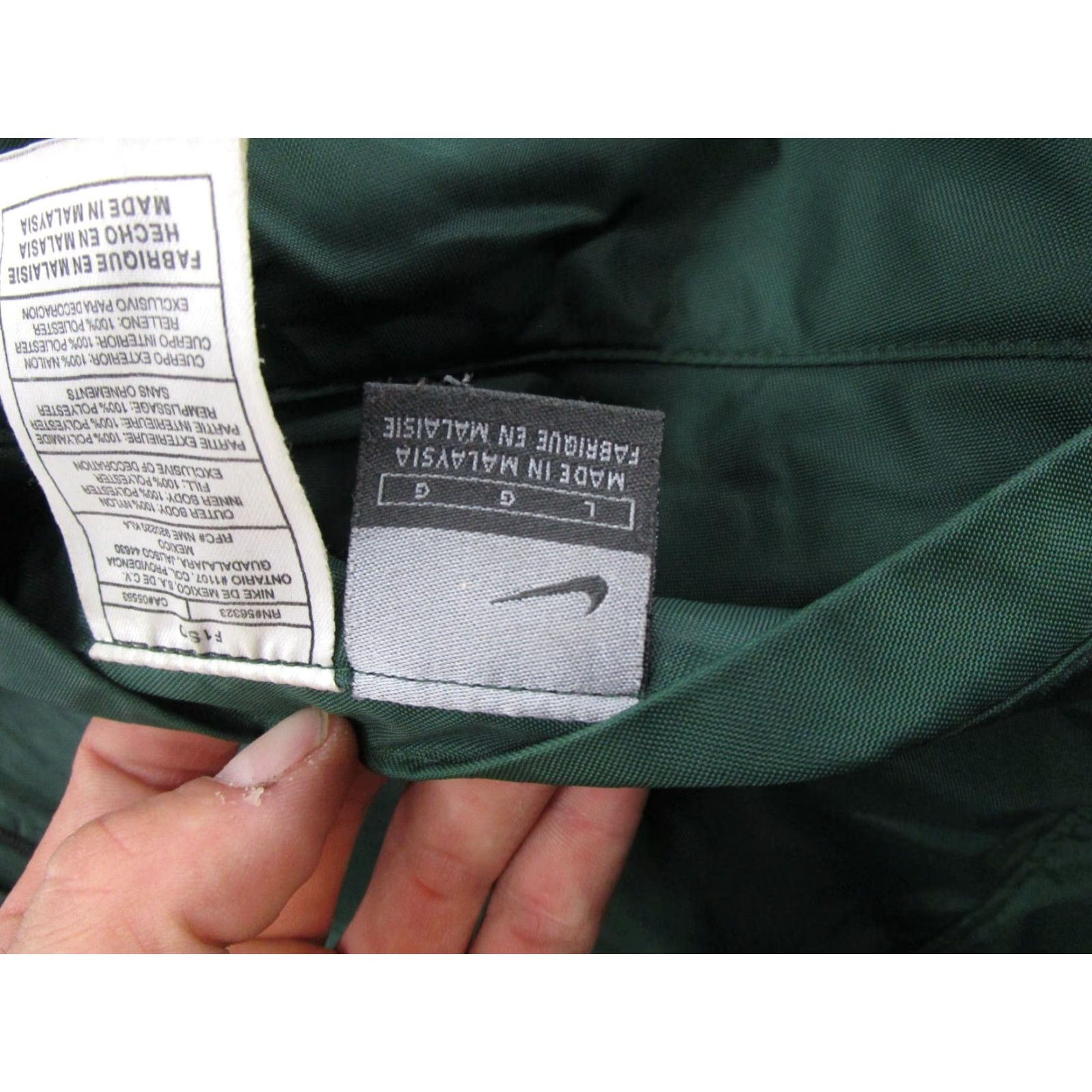Nike VINTAGE Nike Swoosh Reversible Fleece Jacket Men L Green Size Large Jacket Zip Nyl on Embroidered Logo Size US L / EU 52-54 / 3 - 3 Thumbnail