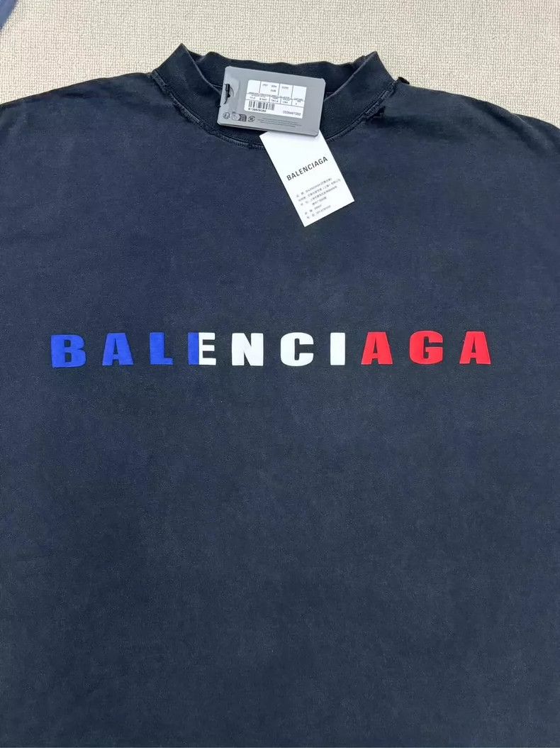 Balenciaga Balenciaga Gradient Letter Destruction Short Sleeve Size US L / EU 52-54 / 3 - 3 Thumbnail