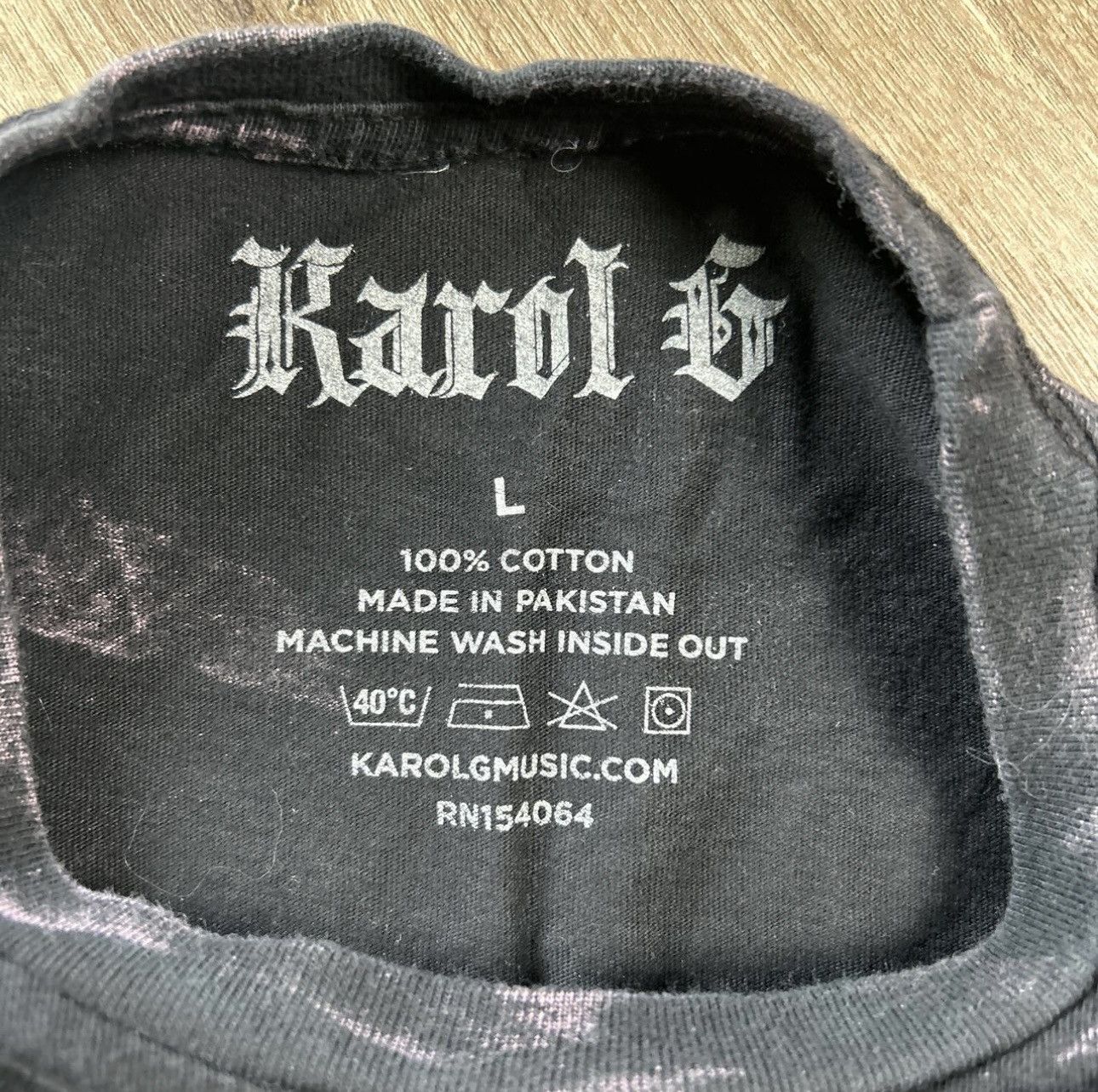 Vintage Karol G Strip Love Tour Shirt Size L / US 10 / IT 46 - 3 Thumbnail