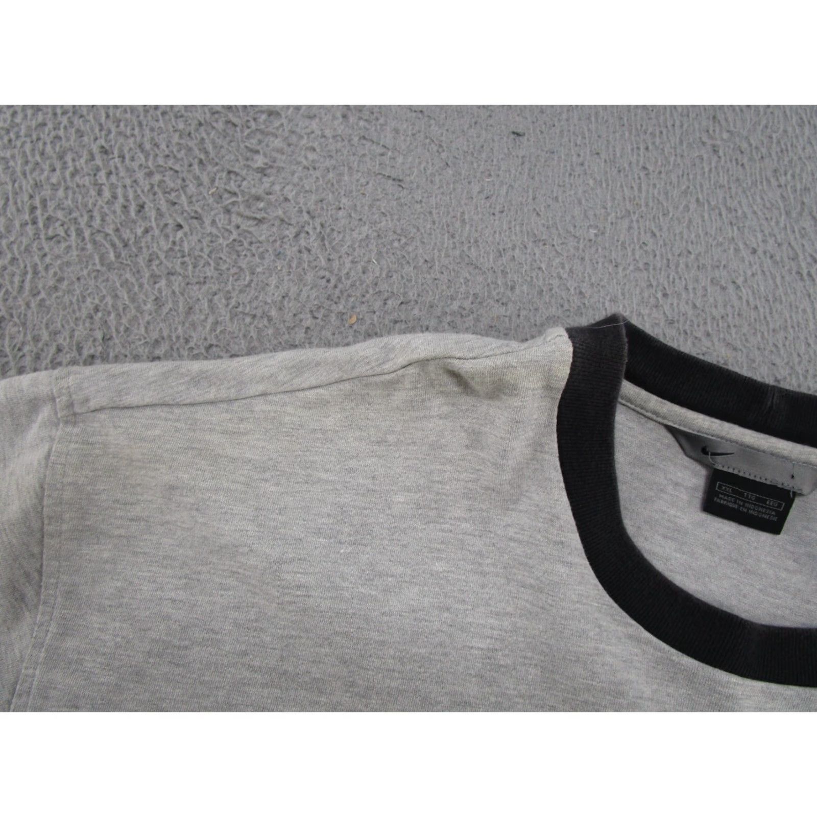Nike VINTAGE Nike Shirt Mens 2XL Gray Embroidered Swoosh T-Shirt 90s Summer Size US XXL / EU 58 / 5 - 5 Thumbnail