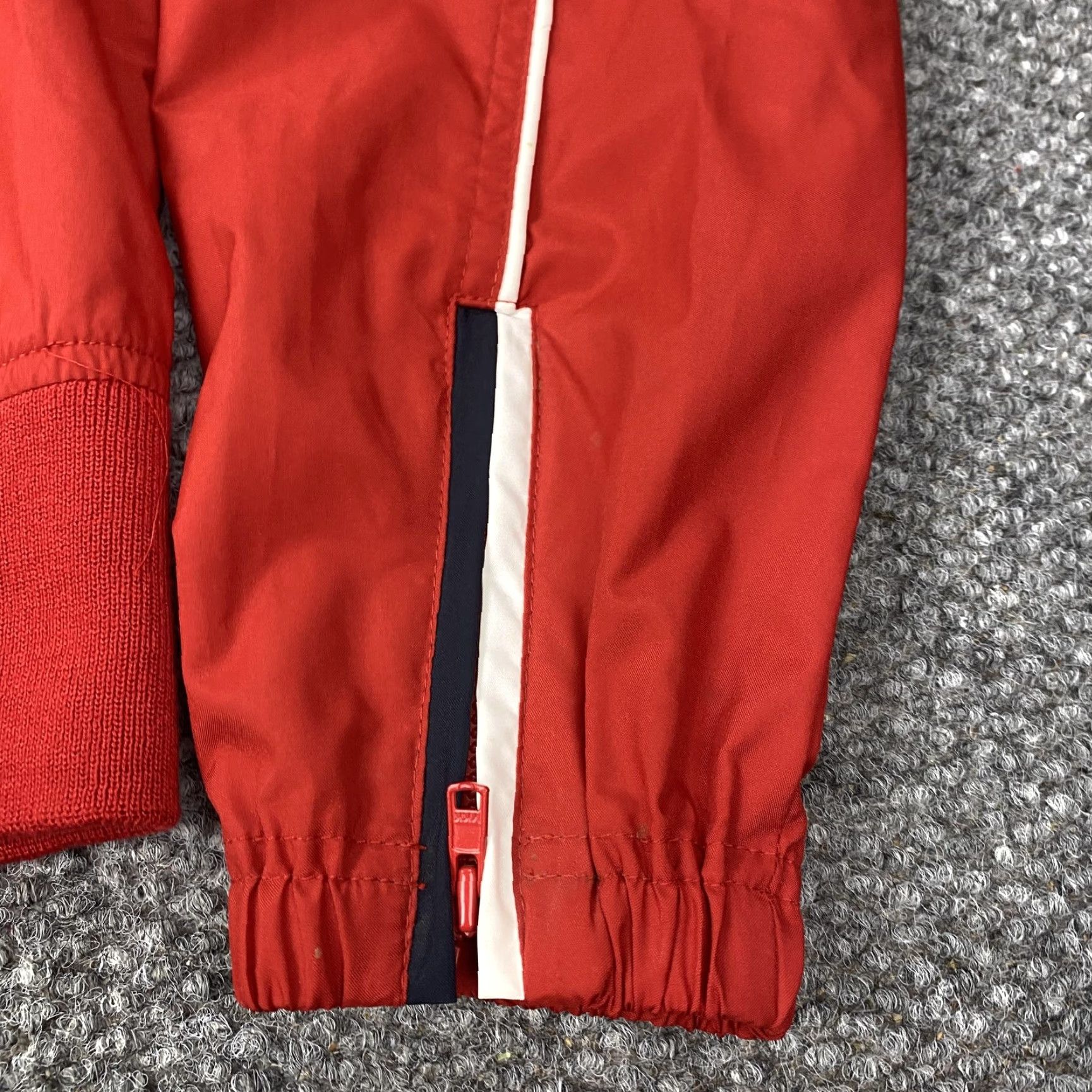 Tommy Hilfiger VINTAGE Tommy Hilfiger Jeans Jacket Womens XL Red Windbreaker Ribbed Hem Zip Size 40" / US 18 - 2 Thumbnail
