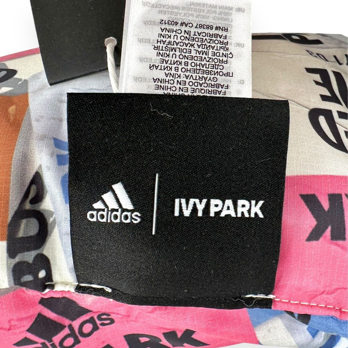 Adidas × Ivy Park NWT Ivy Park White Mixed Print Padded Ski Scarf Size ONE SIZE - 5 Thumbnail