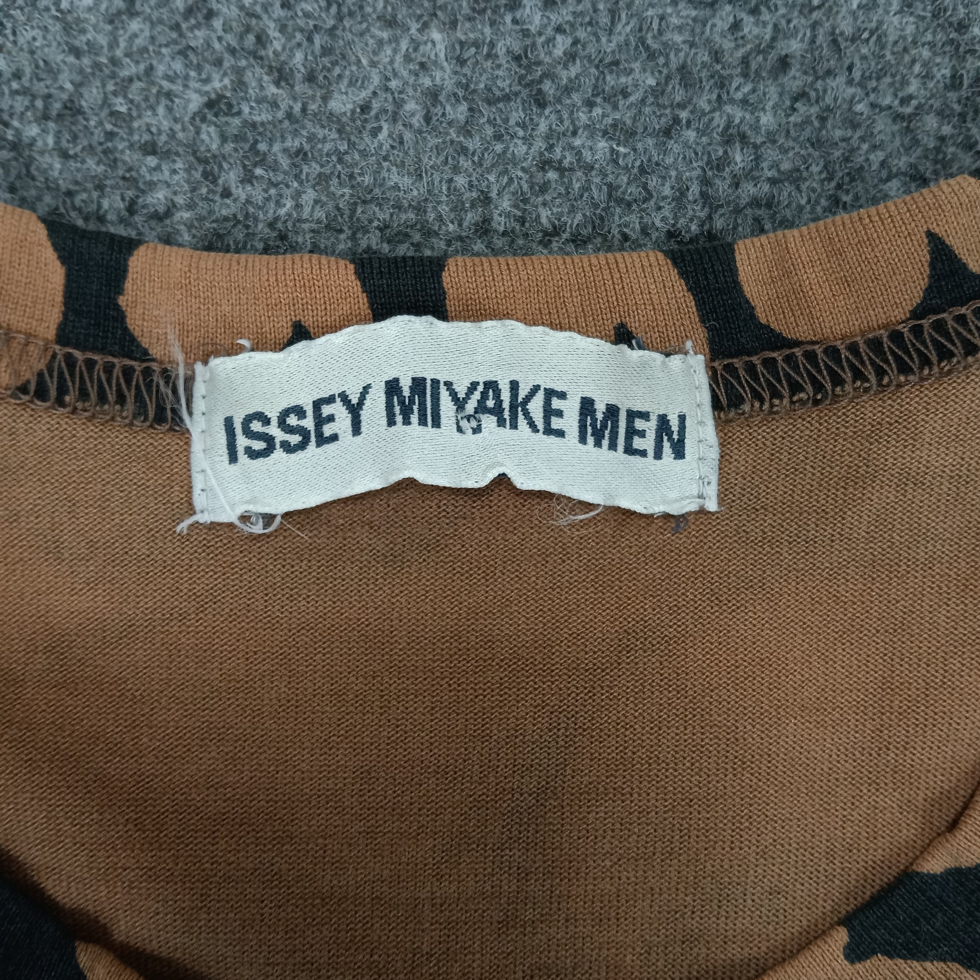 Issey Miyake × Japanese Brand × Vintage Issey Miyake Men Japanese Designer Tshirt Size US M / EU 48-50 / 2 - 3 Thumbnail
