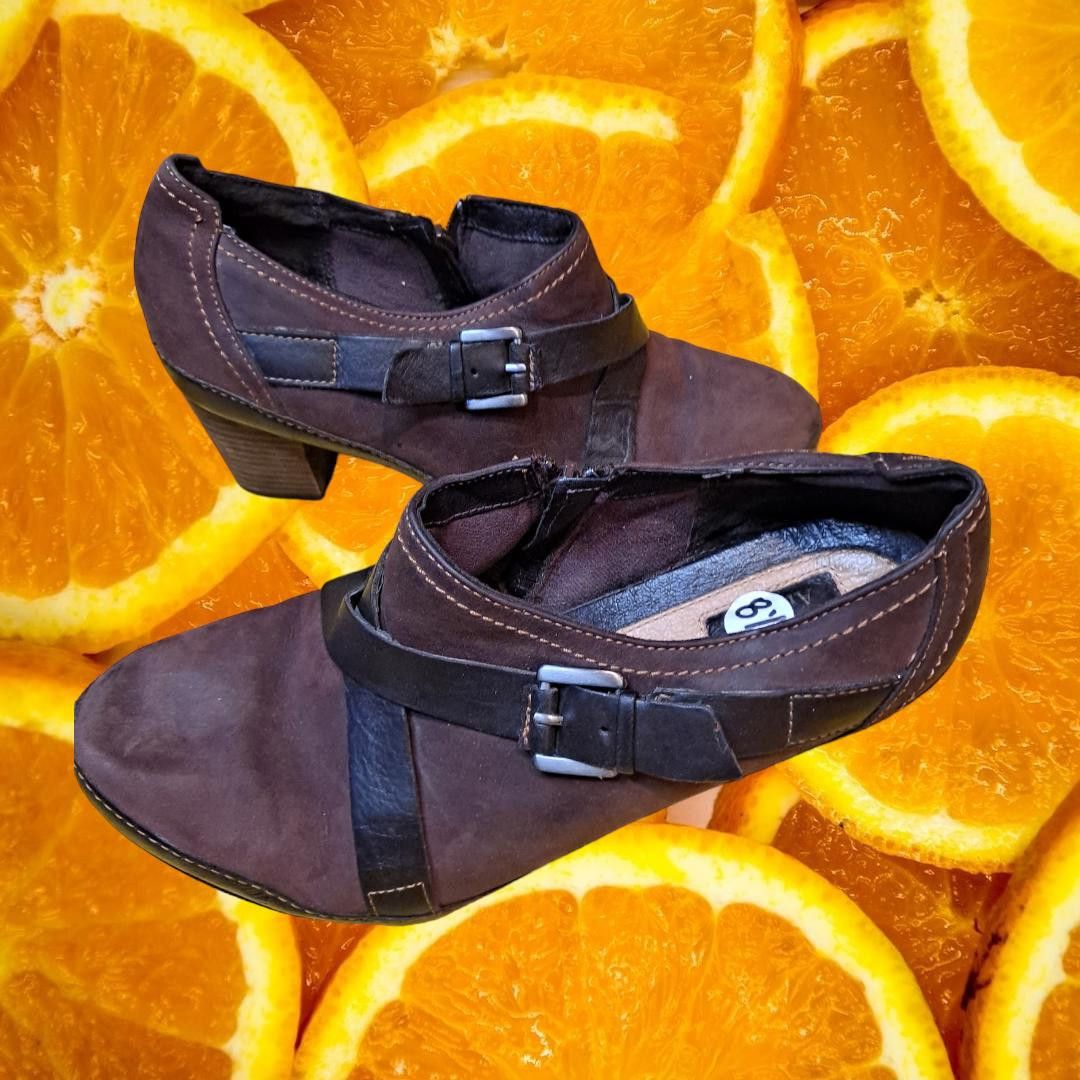 Clarks Clarks Artisan Brown and Black Ankle Boots with Buckle and Z Size US 8.5 / IT 38.5 - 3 Thumbnail
