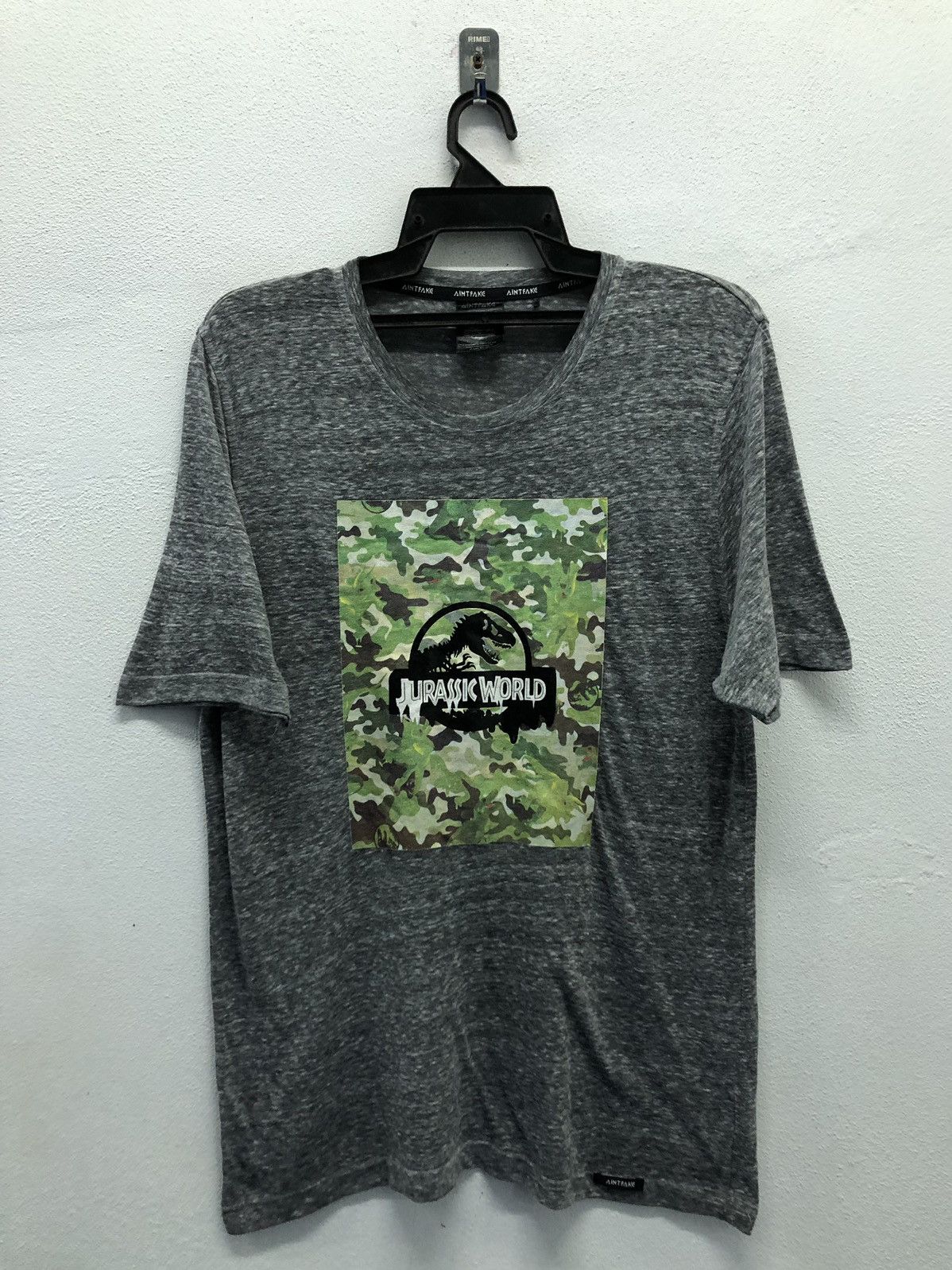 Vintage Vintage AINTFAKE Universal City Studios Jurassic World Shirt Size US L / EU 52-54 / 3 - 1 Thumbnail