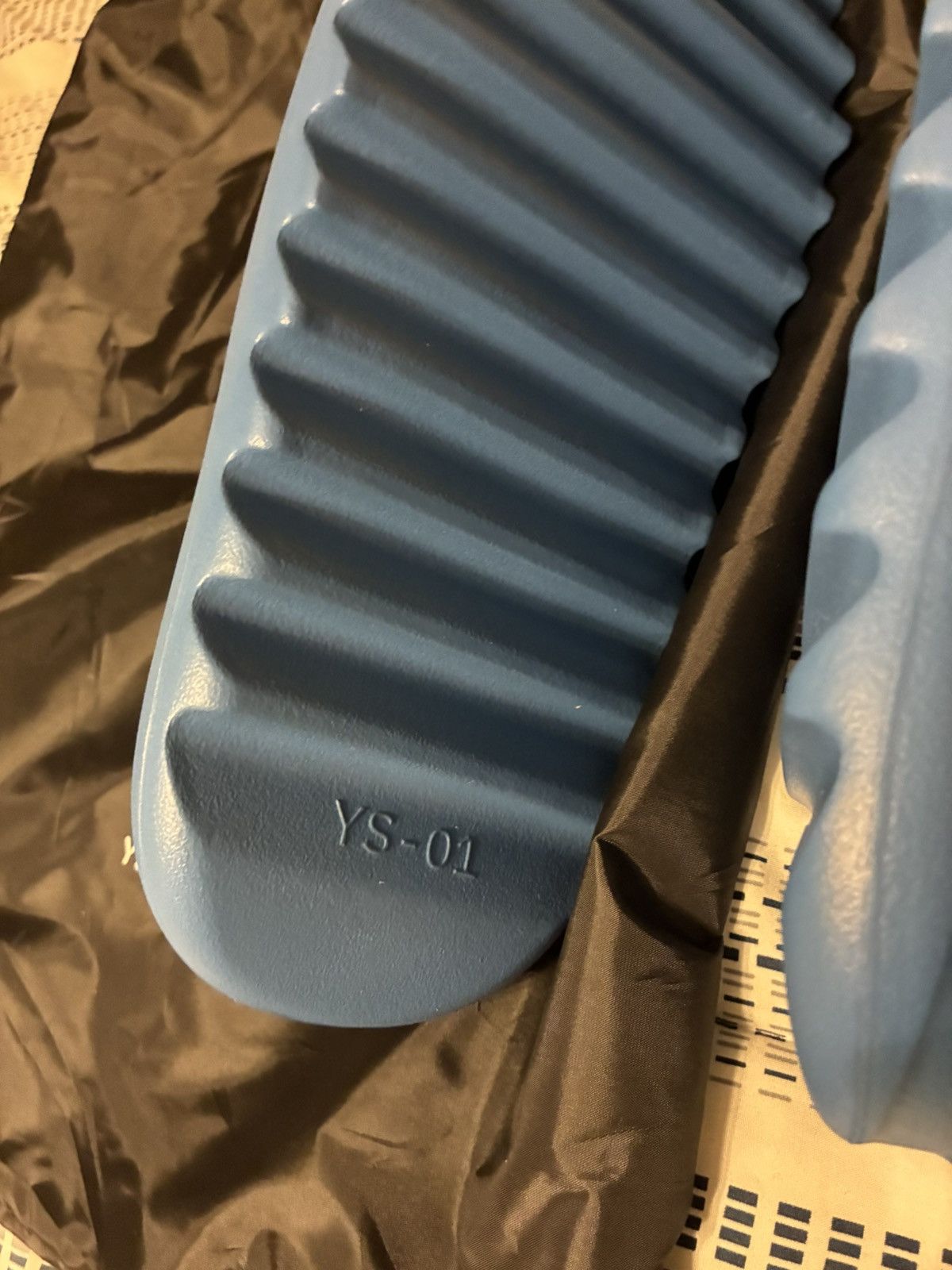 Yeezy Yeezy Slides Blue DEADSTOCK Size US 13 / EU 46 - 5 Thumbnail