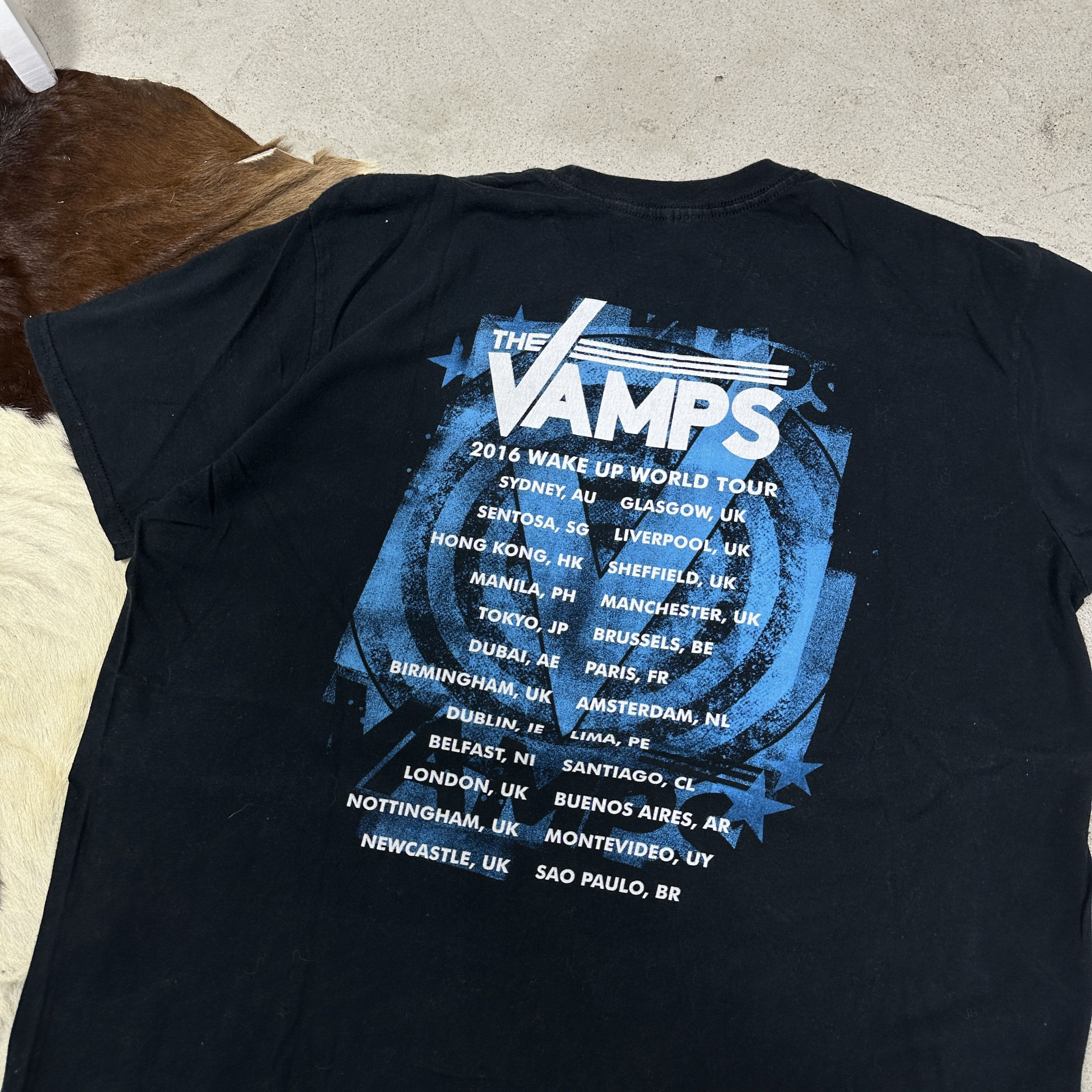 Vintage Vintage Avant Garde Grunge The Vamps T-shirt 00s Size US XL / EU 56 / 4 - 3 Thumbnail