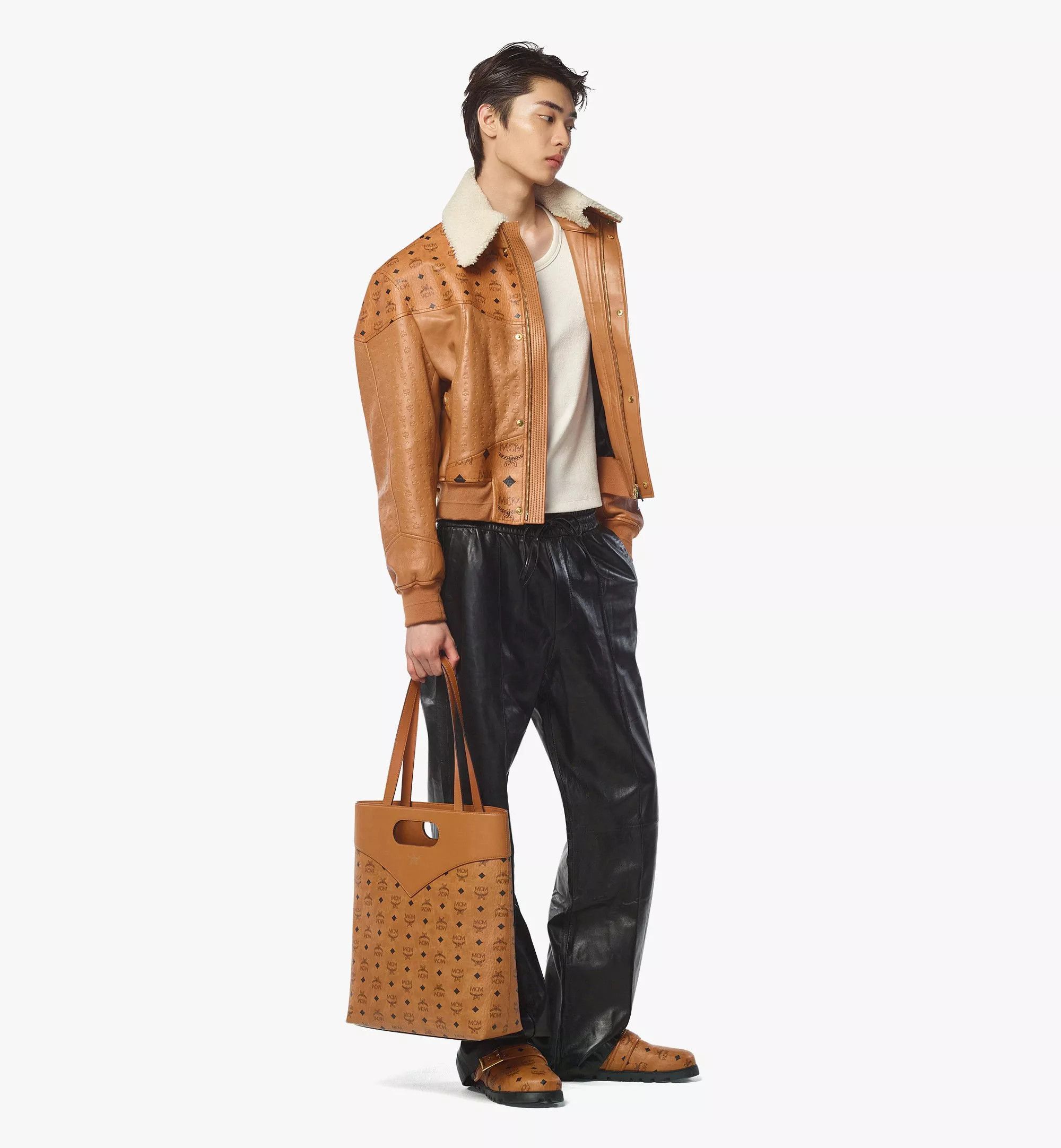 MCM o1mt1gz0725 Size: OS / Tote Large Bag in Brown Size ONE SIZE - 7 Thumbnail