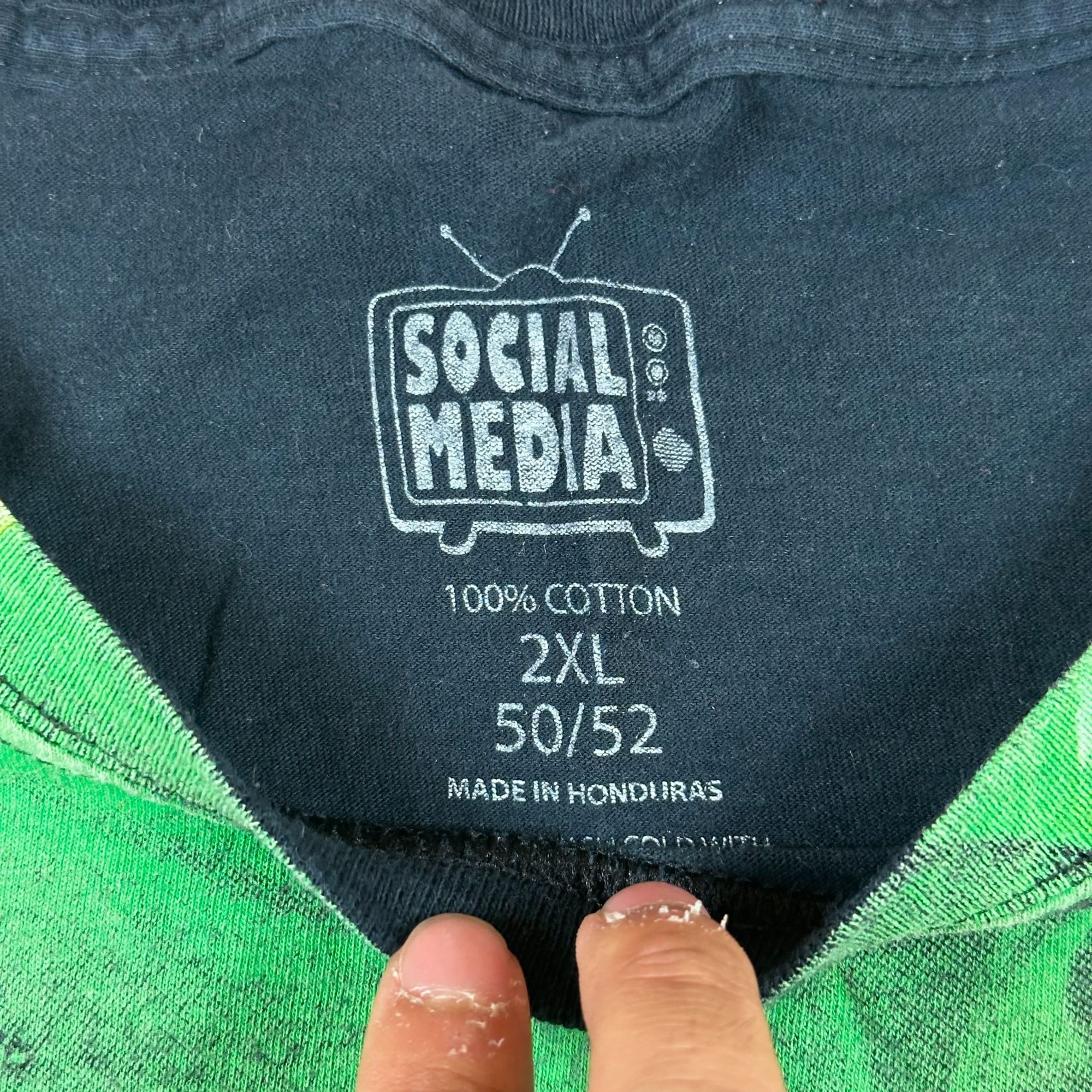 Vintage Green Skull Flame Graphic T-Shirt 2XL Social Media Brand 100 Size US XXL / EU 58 / 5 - 3 Thumbnail