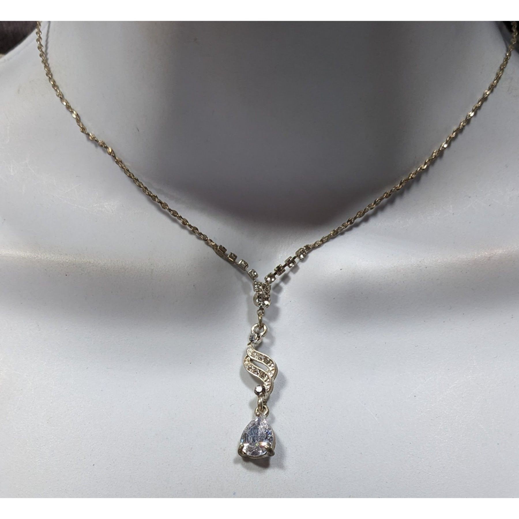 Other Vintage Bridal Princess Gemmed Silver Tone Drop Necklace Size ONE SIZE - 2 Thumbnail