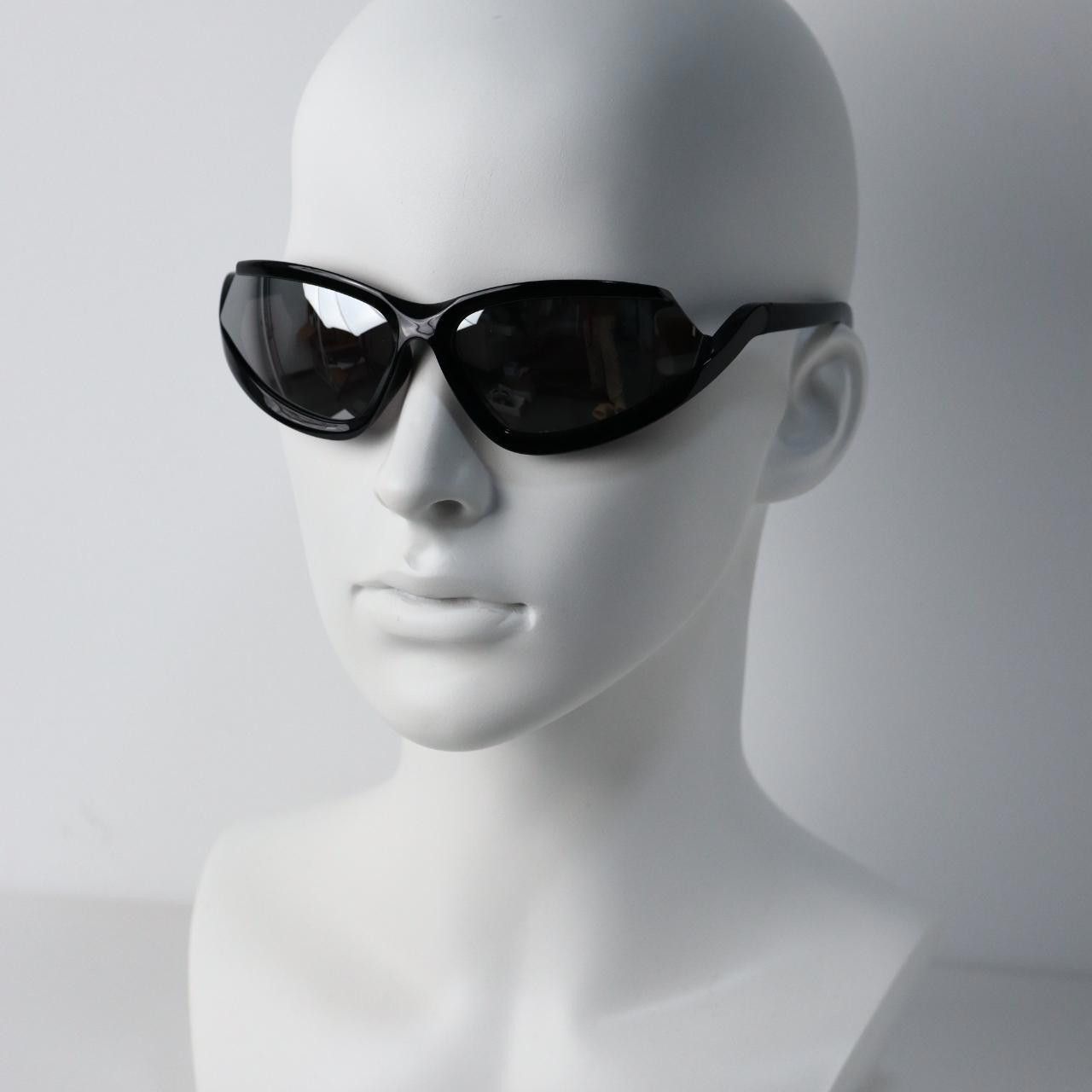 Japanese Brand Y2k Avant Garde Futuristic Black Sunglasses Unisex OS Size ONE SIZE - 3 Thumbnail