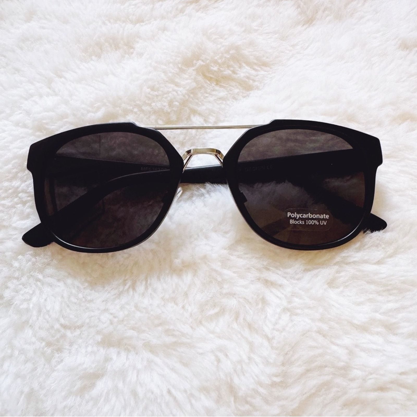 Other Alina Black Bold Round Sunglasses Size ONE SIZE - 1 Thumbnail