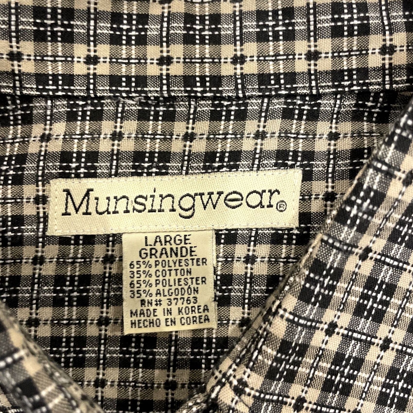 Vintage Munsingwear Button-Up Shirt Mens L Short Sleeve Navy Blue Tan Geometric Casual Button-Down Collared Cotton Size US L / EU 52-54 / 3 - 2 Thumbnail