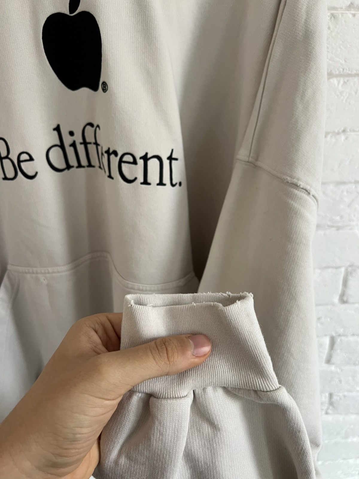 Balenciaga Balenciaga Apple Be different hoodie Size US L / EU 52-54 / 3 - 5 Thumbnail