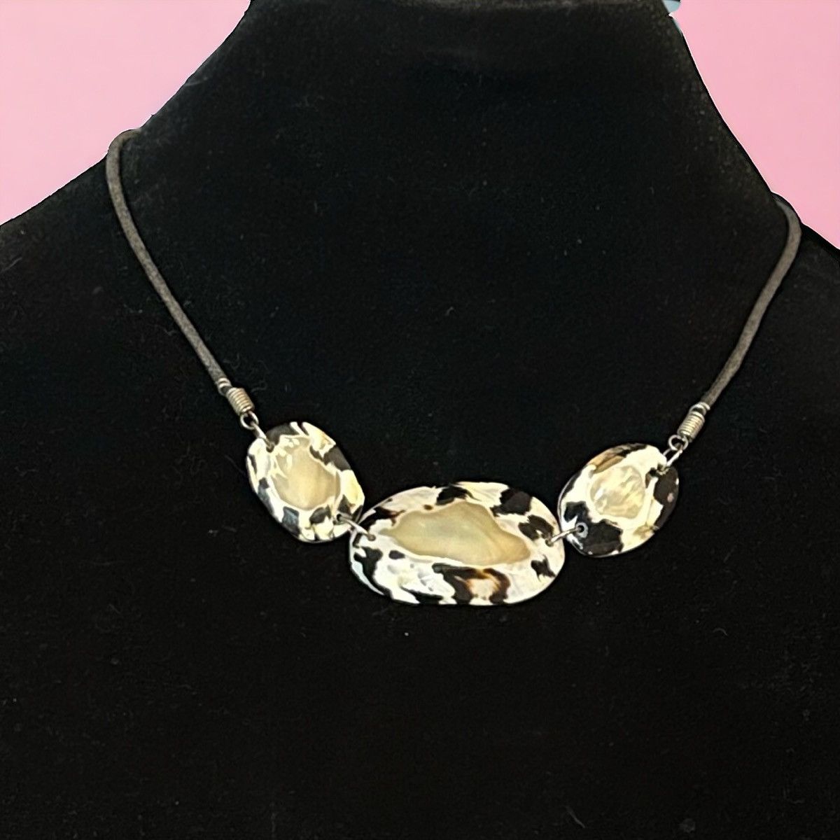 Other Spotted shell cord necklace Size ONE SIZE - 1 Thumbnail