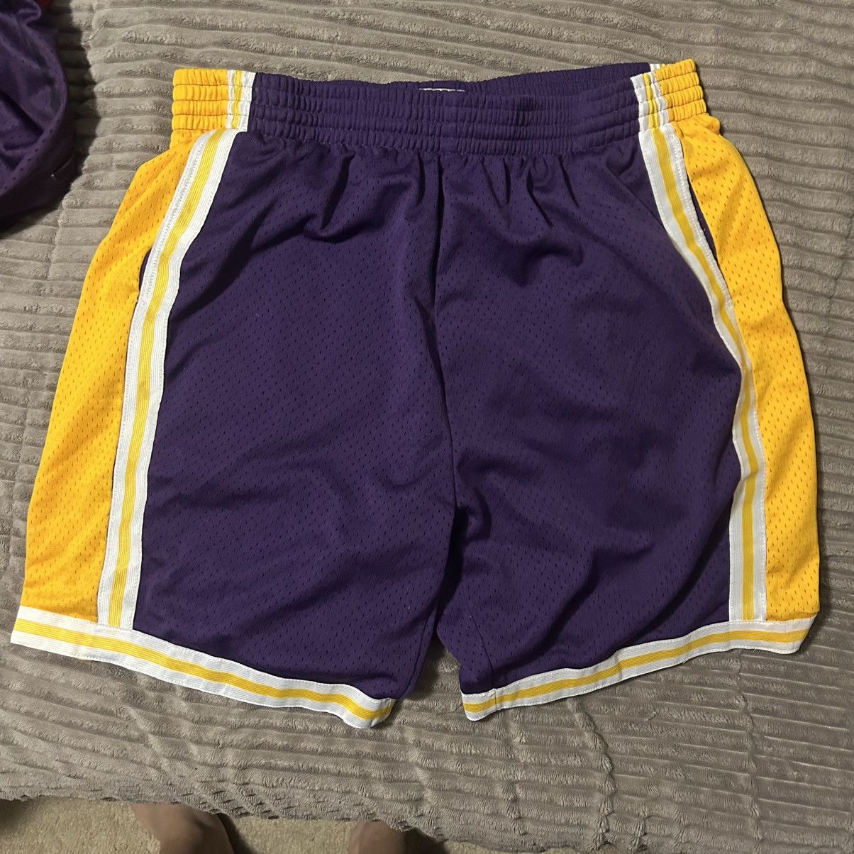 Mitchell & Ness Los Angeles Lakers 1984-85 Mitchell Ness Size US 40 / EU 56 - 1 Thumbnail