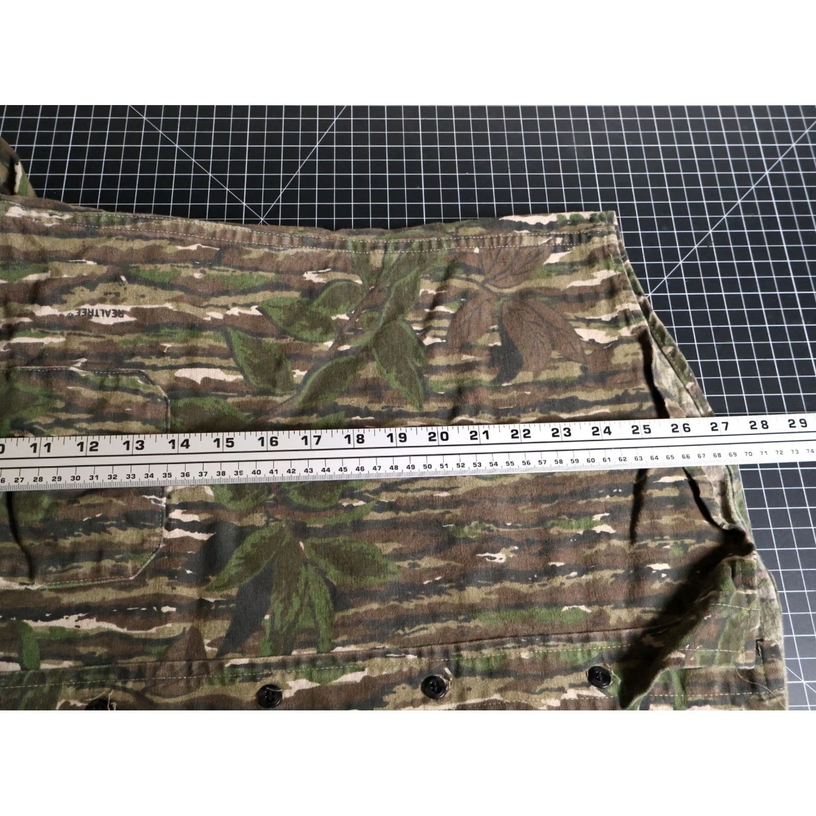 Realtree VINTAGE Melton Shirt Co. Deerskin Camouflage Flannel Shirt Mens Large Green RealTree Camouflage 80s Chamois Cotton Button-Up Size US L / EU 52-54 / 3 - 6 Thumbnail