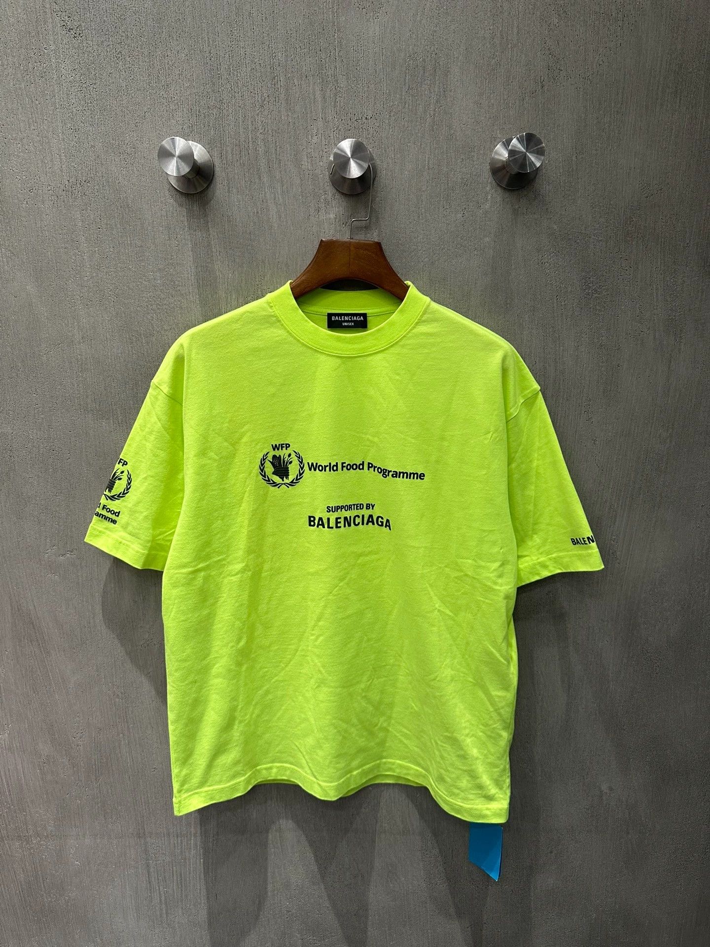 Balenciaga Balenciaga Fluorescent Green Short Sleeve - dmc Size US S / EU 44-46 / 1 - 1 Thumbnail