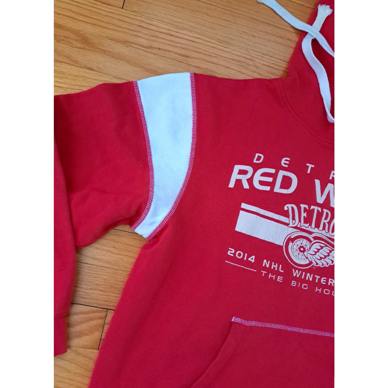 NHL VINTAGE Detroit Red Wings Pullover Hoodie NHL XL Red Unisex Adults 26in long 26in pit to pit Size US XL / EU 56 / 4 - 4 Thumbnail