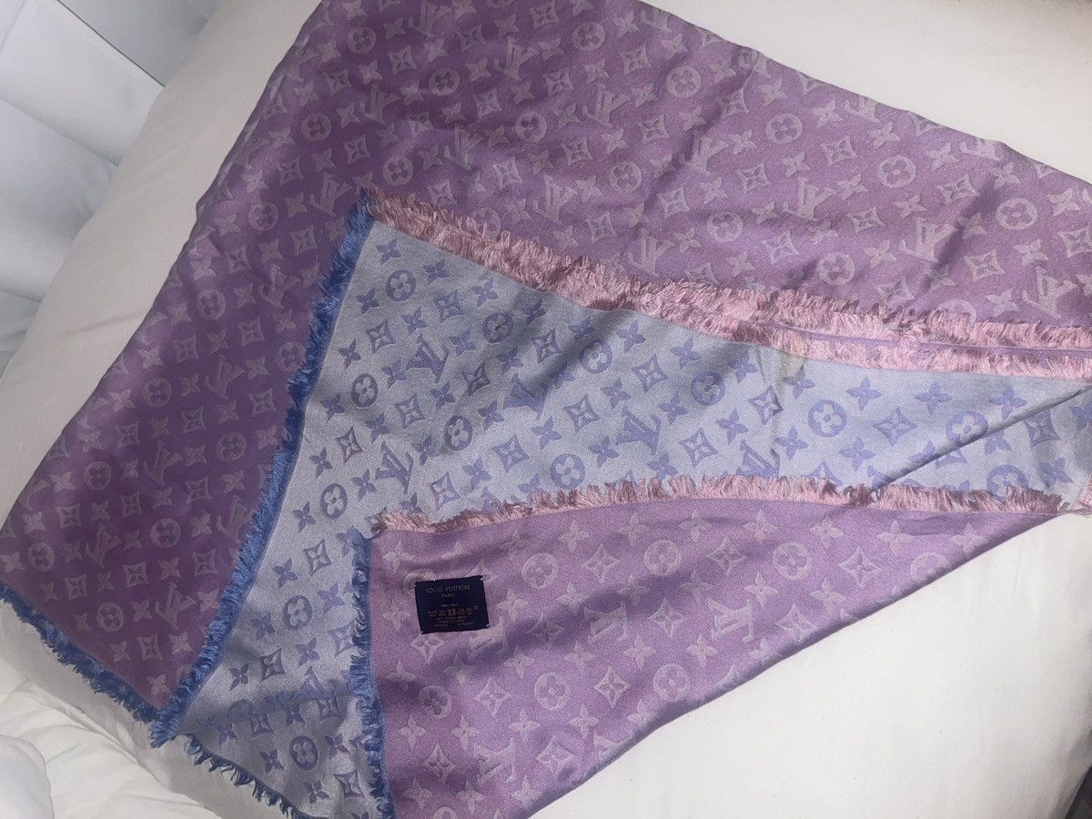 Louis Vuitton Silk 3D Monogram Shawl Bleu Glacier Size ONE SIZE - 2 Thumbnail