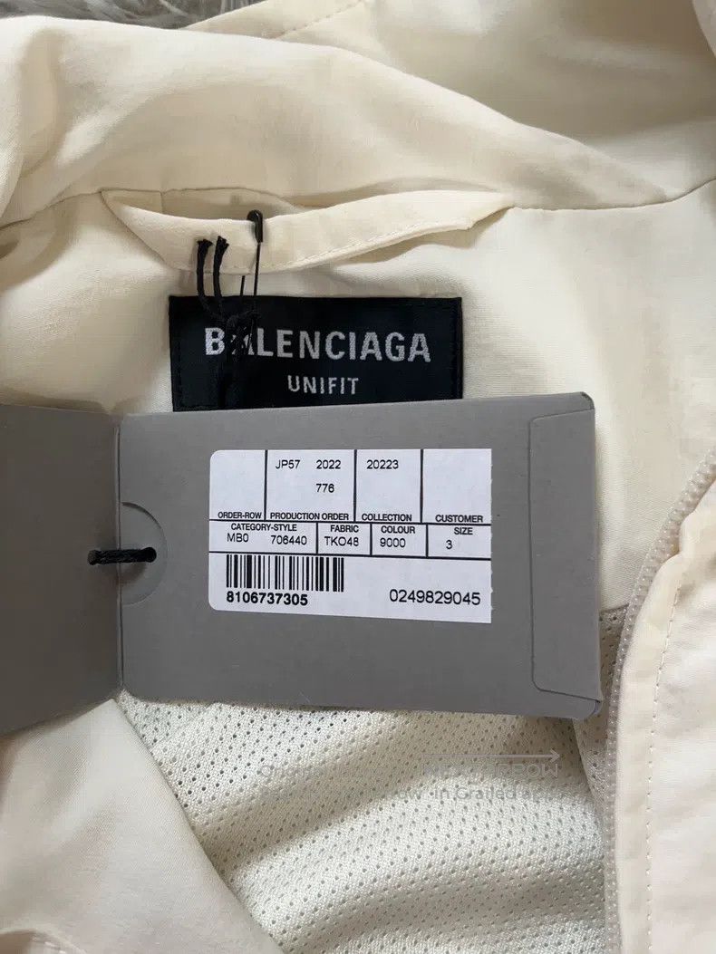 Balenciaga Balenciaga Beige Padded Shoulder Retro Coach Jacket Size US L / EU 52-54 / 3 - 3 Thumbnail