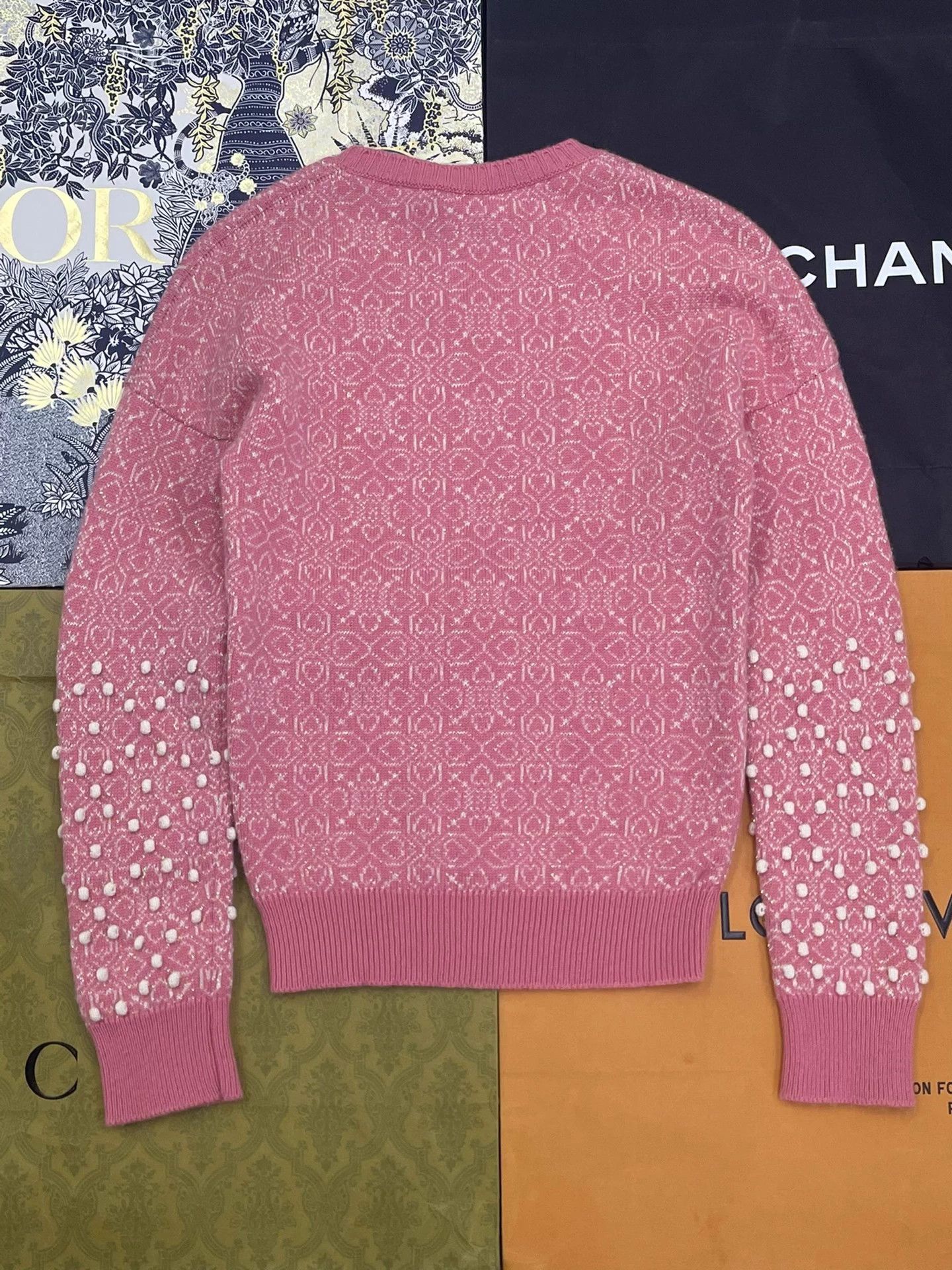 Chanel Chanel pink & white gemstone button cashmere sweater Size XS / US 0-2 / IT 36-38 - 3 Thumbnail