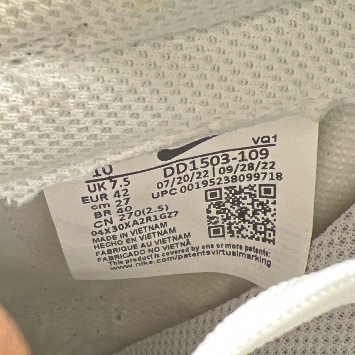 Nike Nike dunk low triple white Size US 10 / EU 43 - 7 Thumbnail
