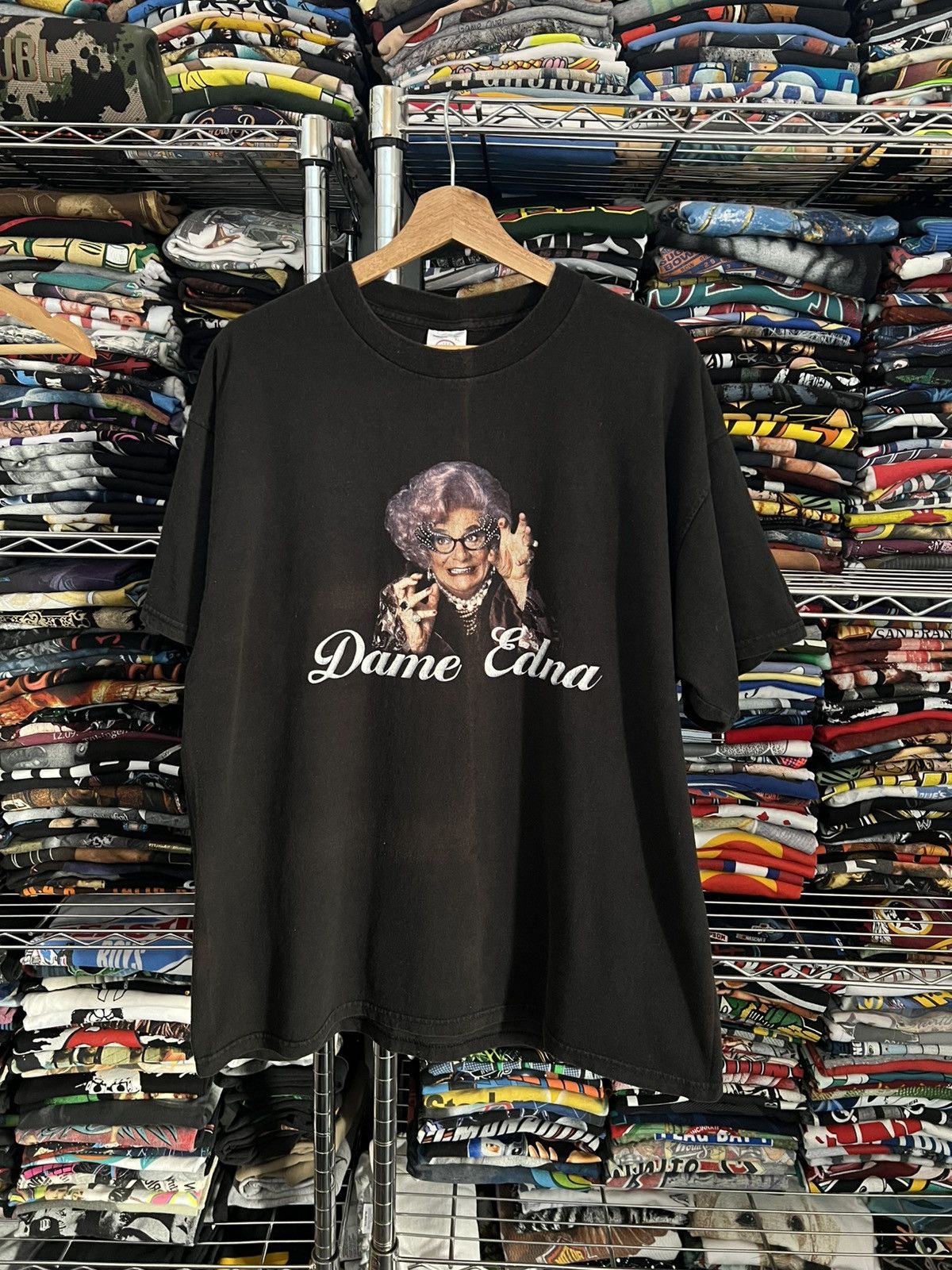 Delta 2000s Dame Edna Comedy Tee Size US XL / EU 56 / 4 - 1 Thumbnail