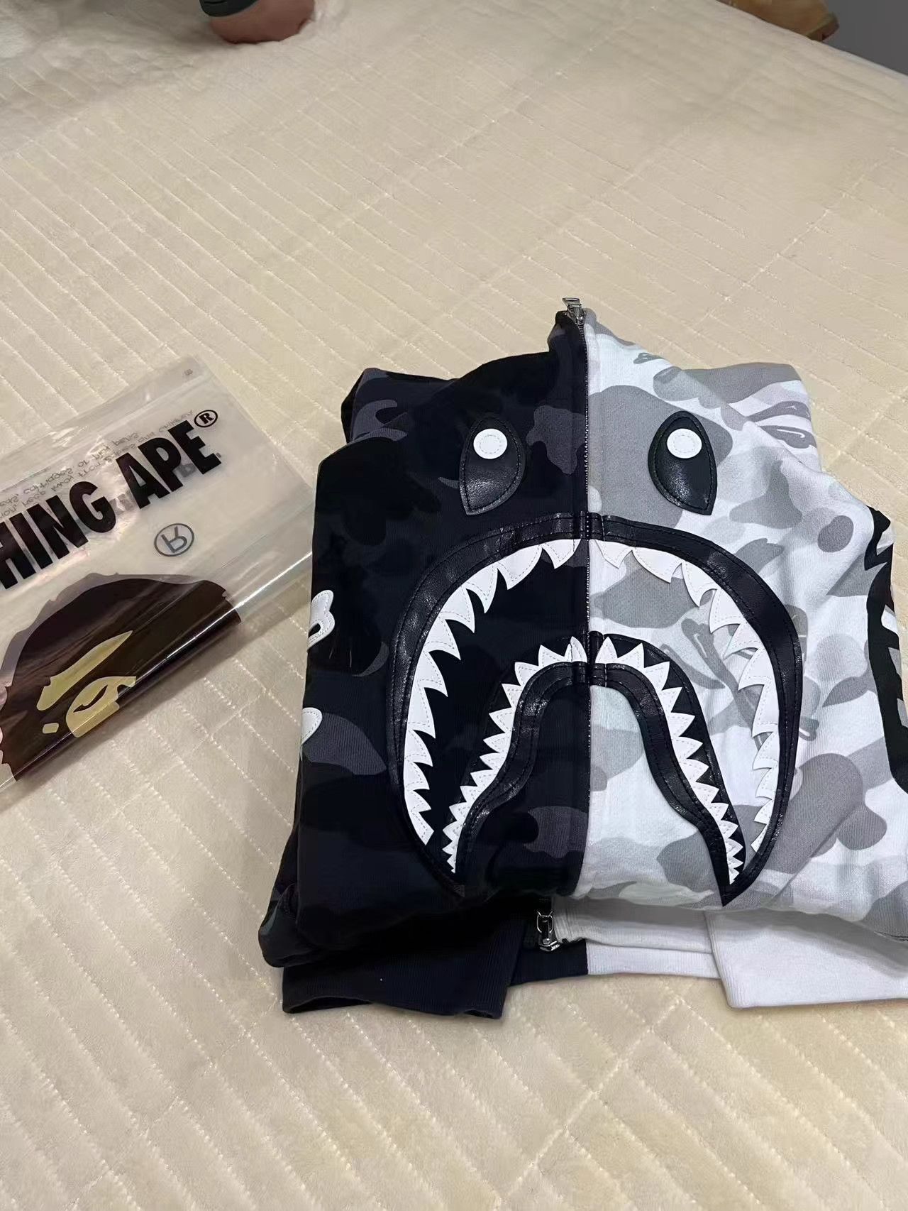 Bape BAPE × NBHD Black & White Yin-Yang Shark Camo Hoodie K5 Size US XL / EU 56 / 4 - 6 Thumbnail