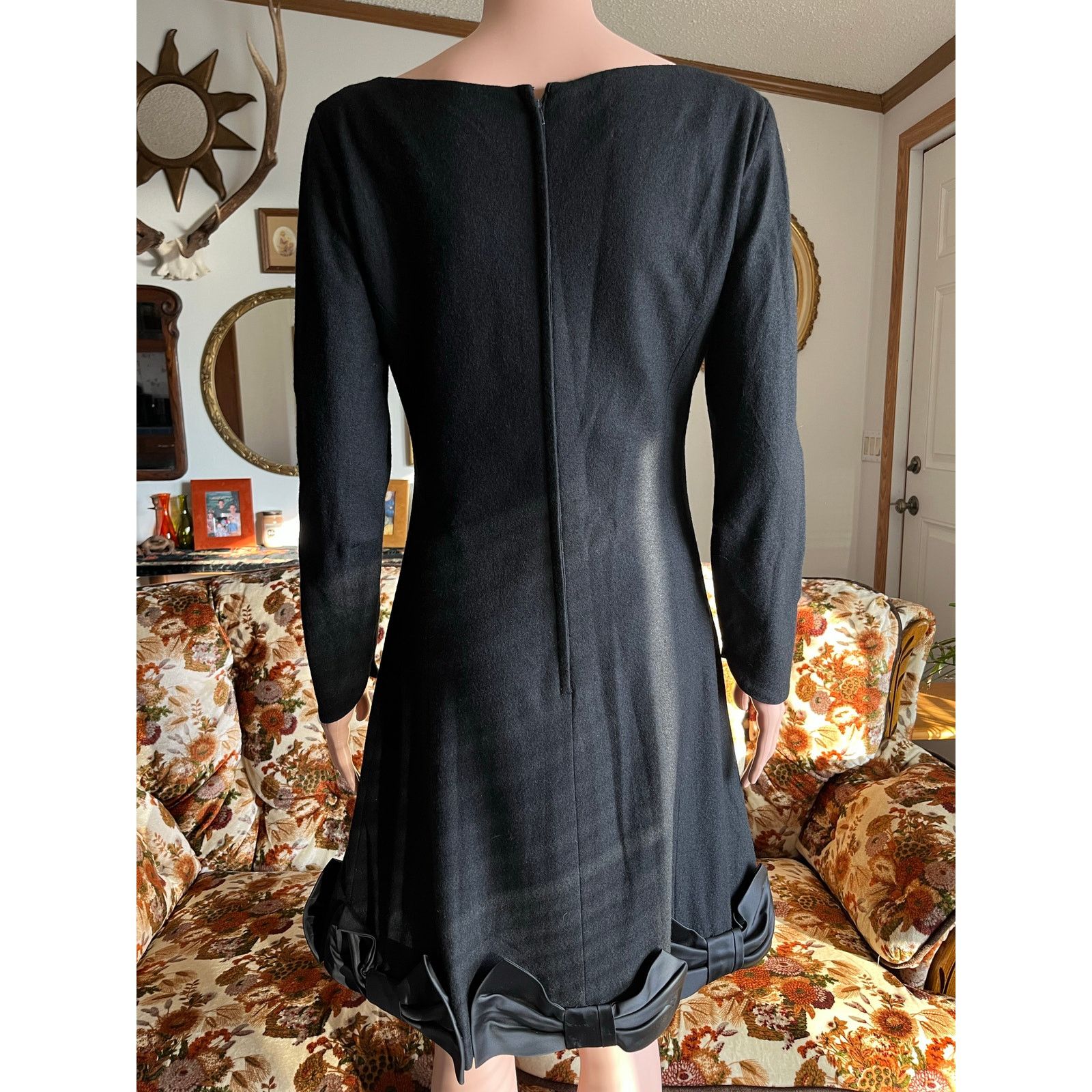 Vintage Vintage 60s black long sleeve mini dress, bow hem detail Size S / US 4 / IT 40 - 7 Thumbnail