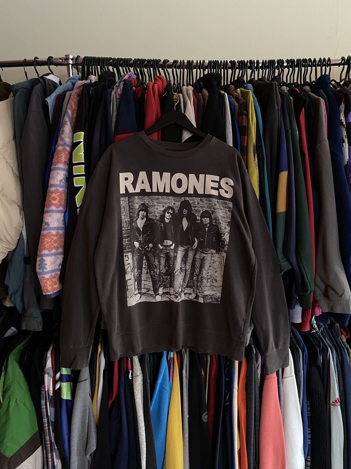 Band Tees VINTAGE RAMONES BAND SWEATSHIRT Y2k Size US XL / EU 56 / 4 - 1 Thumbnail