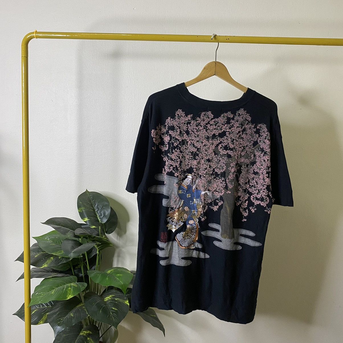 Japanese Brand Karakuri Tamashii Embroidery Geisha Sakura Bloom Tee Size US L / EU 52-54 / 3 - 1 Thumbnail